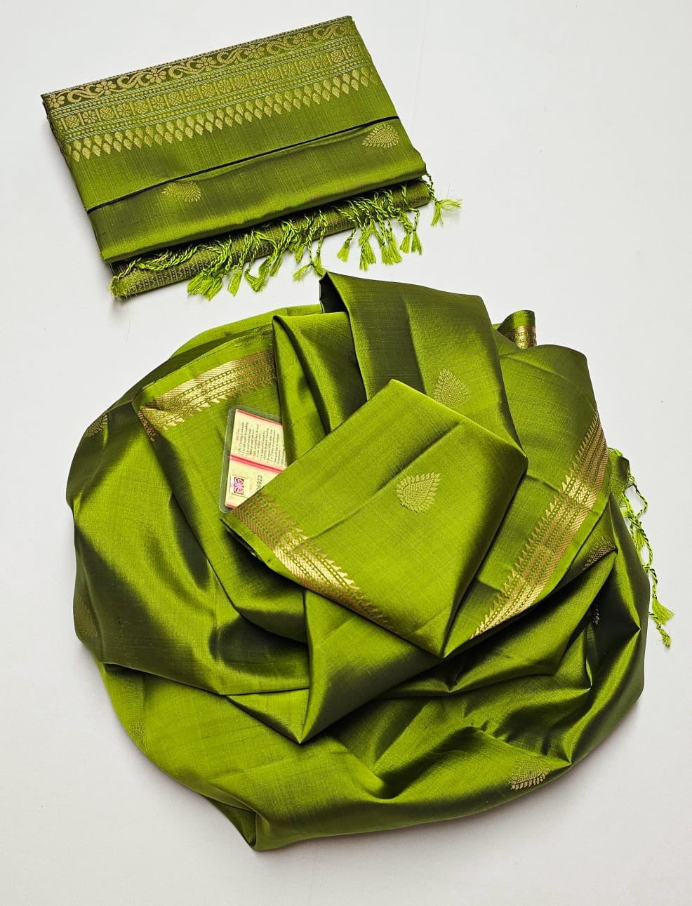 Classic Spring Green Elegance Handloom Soft Silk Saree SS24145