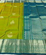 Load image into Gallery viewer, Classic Spring Green &amp; Ice Blue 2gm Zari Elegance Kanchipuram Handloom Silk Saree SS25311
