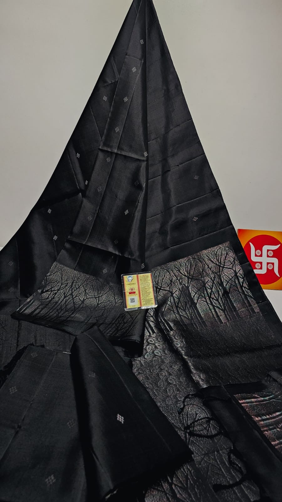 Classic Charcoal Black Elegance Handloom Soft Silk Saree SS25666