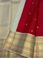 Load image into Gallery viewer, Classic Chilli Red &amp; Pastel Green 2gm Zari Elegance Kanchipuram Handloom Silk Saree SS28589

