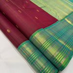 Load image into Gallery viewer, Classic Mahogany Red &amp; Green Vaira Oosi 2gm Zari Kanchipuram Handloom Silk Saree SS25938
