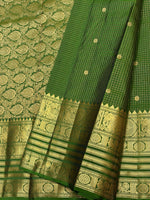 Load image into Gallery viewer, Classic Spring Green 1gm Zari Vaira Oosi Kanchipuram Handloom Silk Saree SS26652
