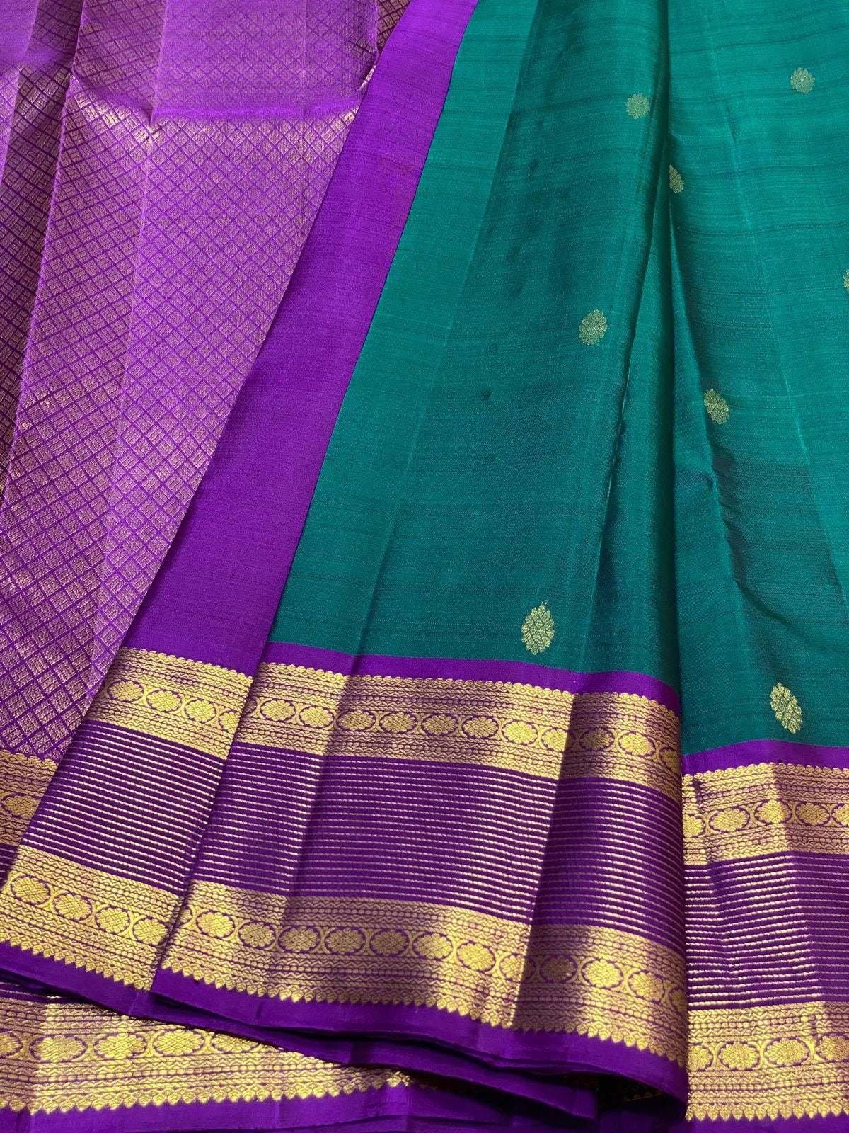 Classic Timber Green & Vadamalli 2gm Zari Elegance Kanchipuram Handloom Silk Saree SS24701