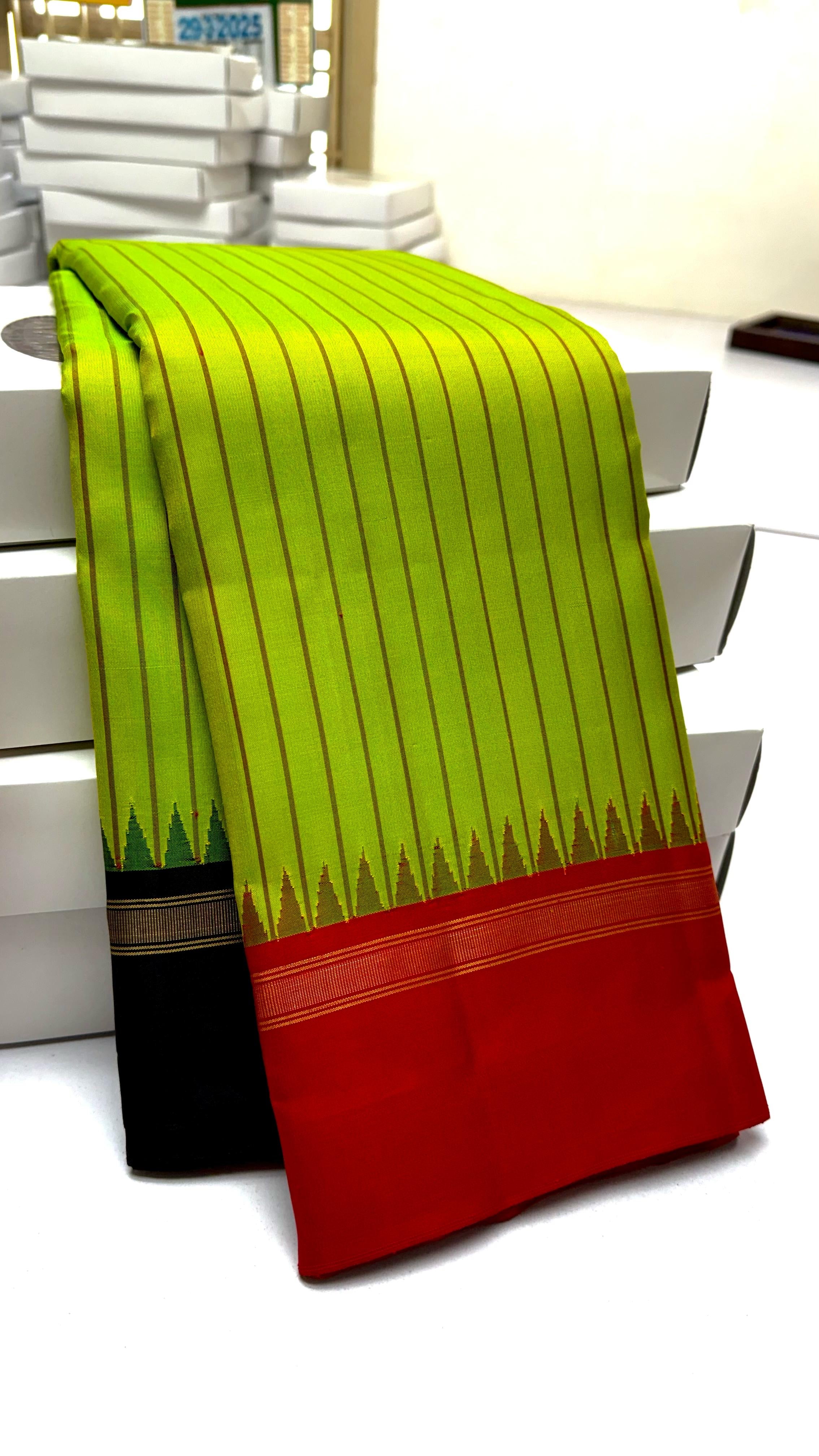 Classic Lime Green & Chilli Red Elegance Kanchipuram Handloom Silk Saree SS25313
