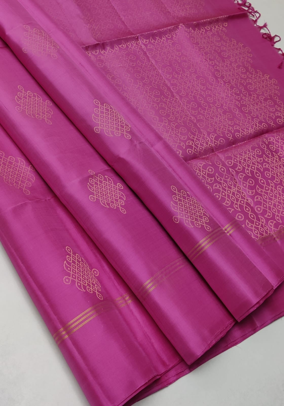 Classic Creamy Pink Double Warp Elegance Handloom Soft Silk Saree SS23503