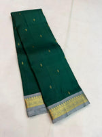 Load image into Gallery viewer, Classic White &amp; Green 1gm Zari Elegance Kanchipuram Handloom Silk Saree SS27071
