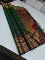 Load image into Gallery viewer, Classic Dark Green &amp; Berry Red 2gm Zari Vaira Oosi Bridal Elegance Kanchipuram Handloom Silk Saree SS27113
