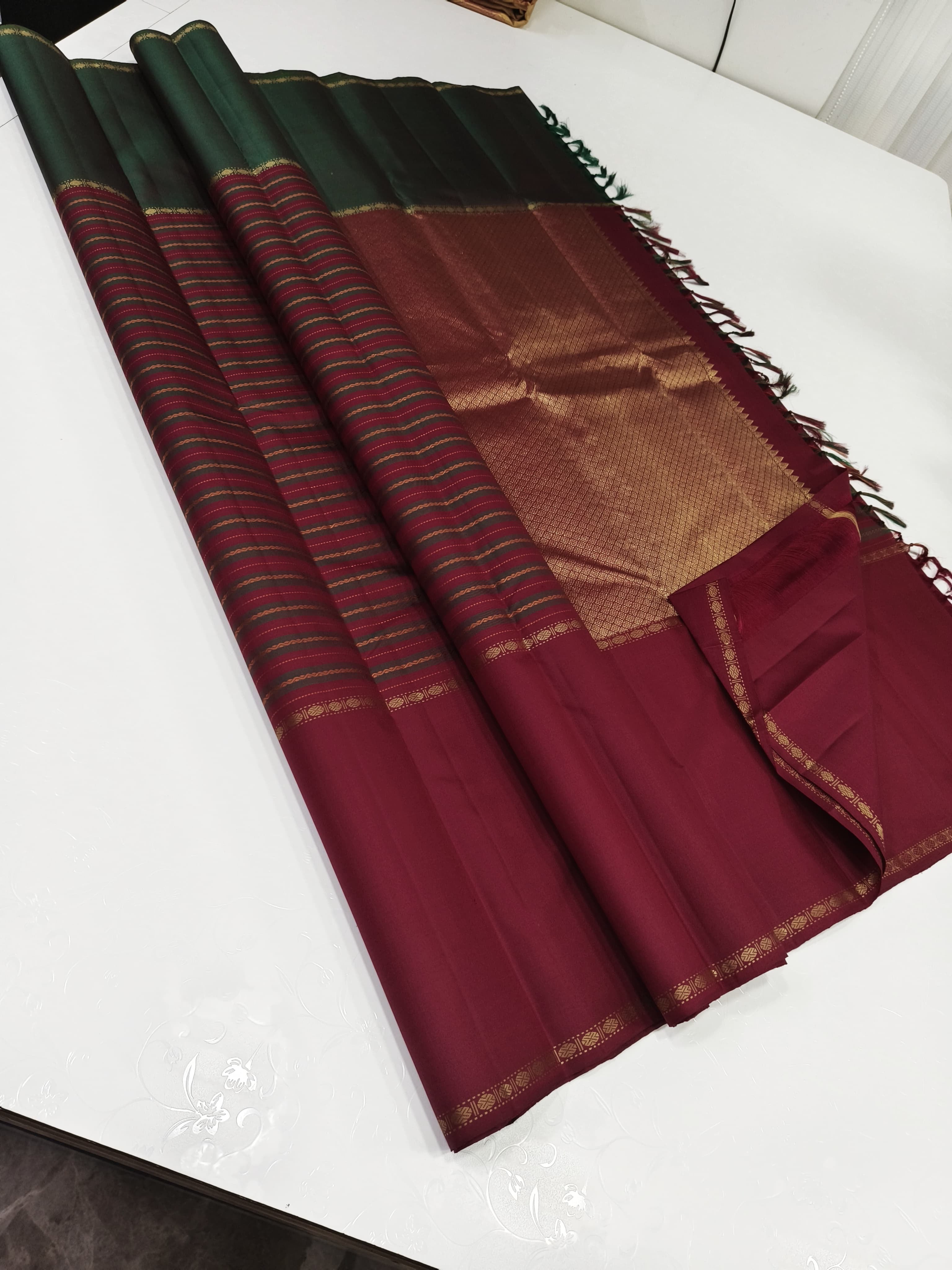 Classic Red Green 2gm Zari Elegance Kanchipuram Handloom Silk Saree SS24466