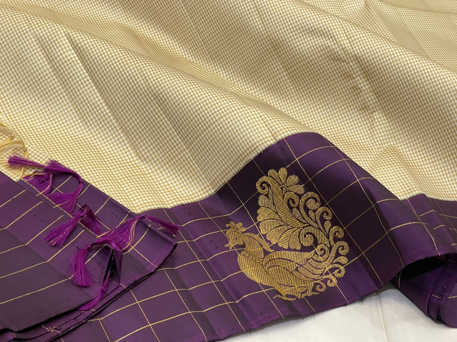 Classic Beige & Vadamalli 2gm Zari Checks Butta Elegance Kanchipuram Handloom Silk Saree SS24458