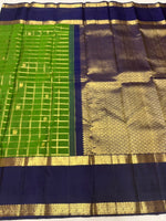 Load image into Gallery viewer, Classic Spring Green &amp; Navy Blue 2gm Zari Elegance Kanchipuram Handloom Silk Saree SS28593
