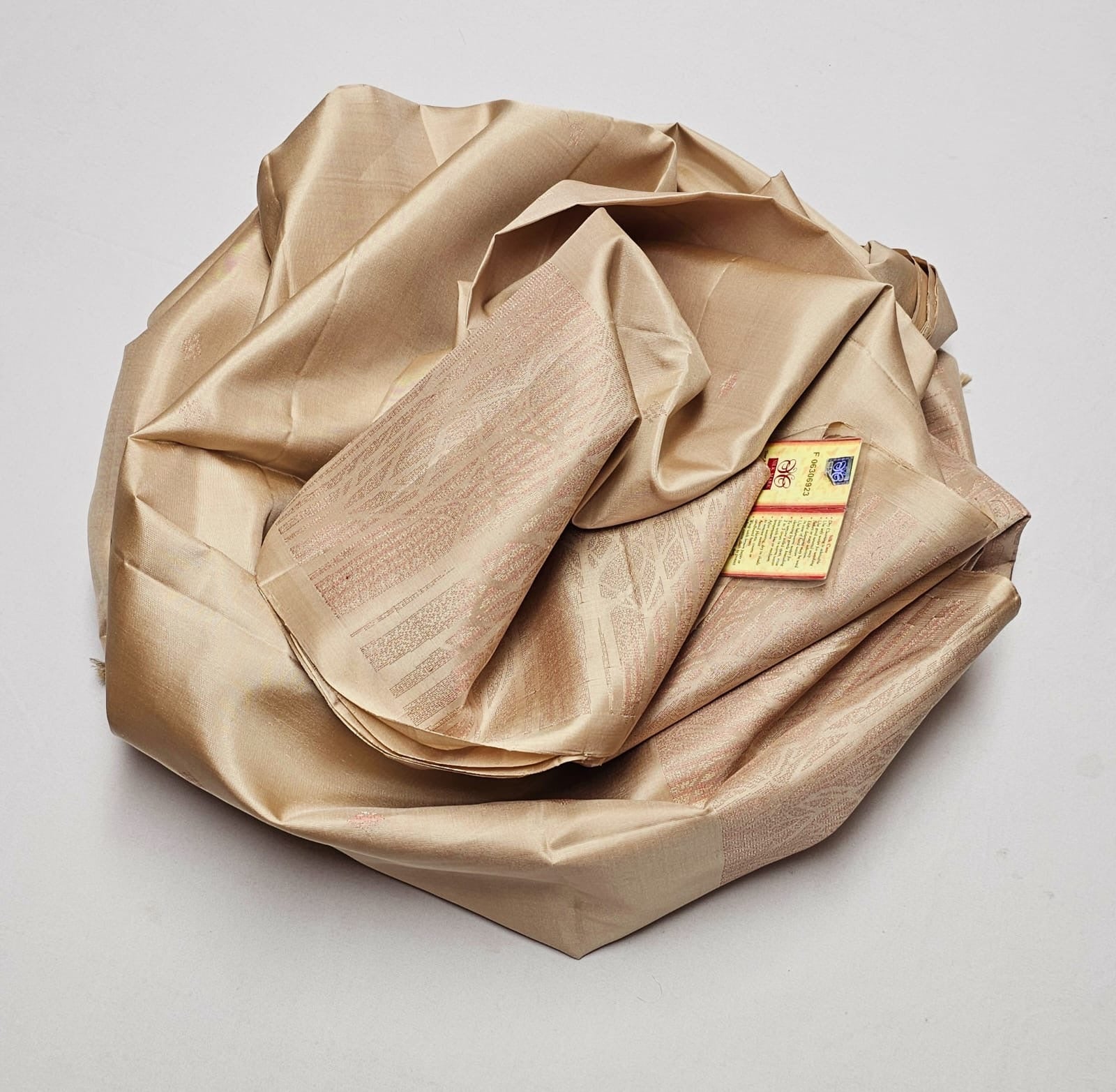 Classic Pearl Beige Elegance Handloom Soft Silk Saree SS25664