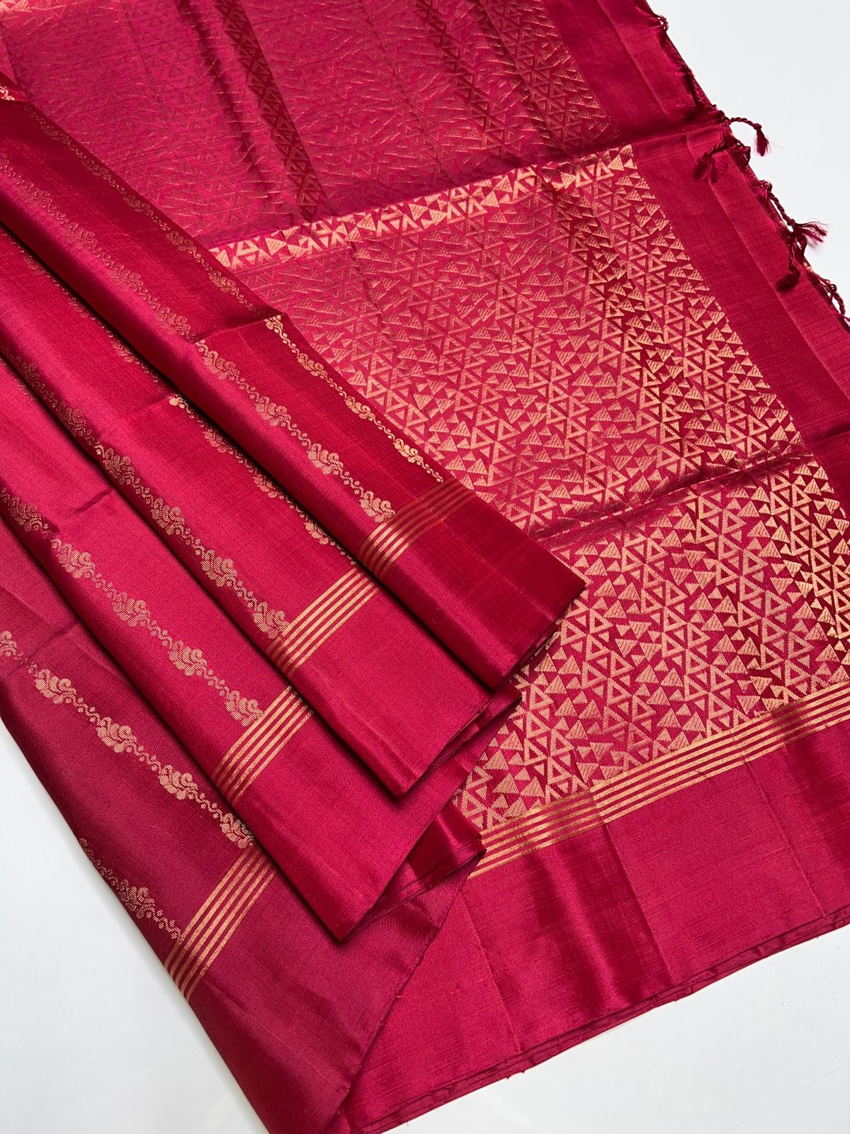 Classic Deep Pink Elegance Handloom Soft Silk Saree SS25745