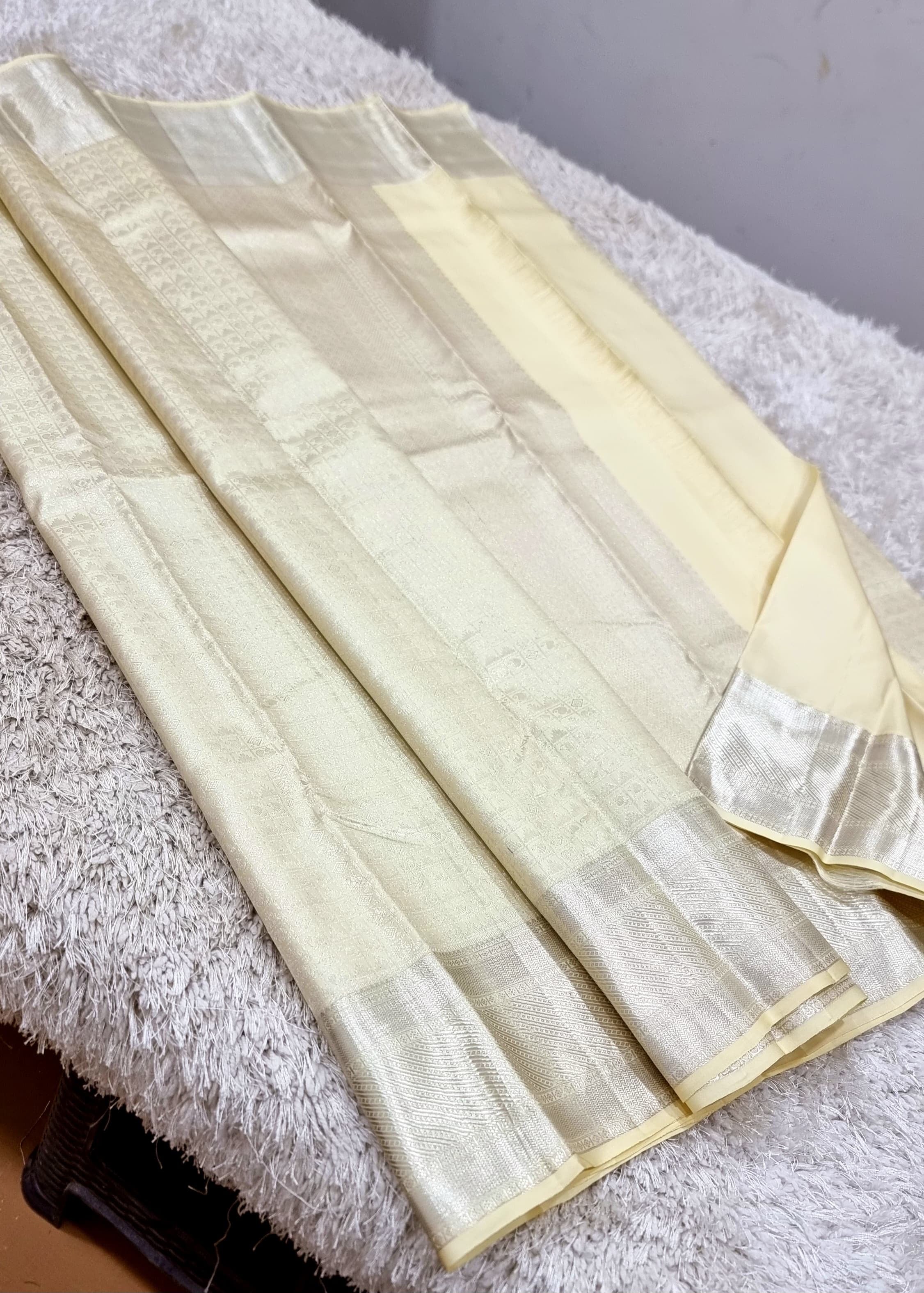 Classic Cream 1gm Silver Zari Kanchipuram Handloom Silk Saree SS25801