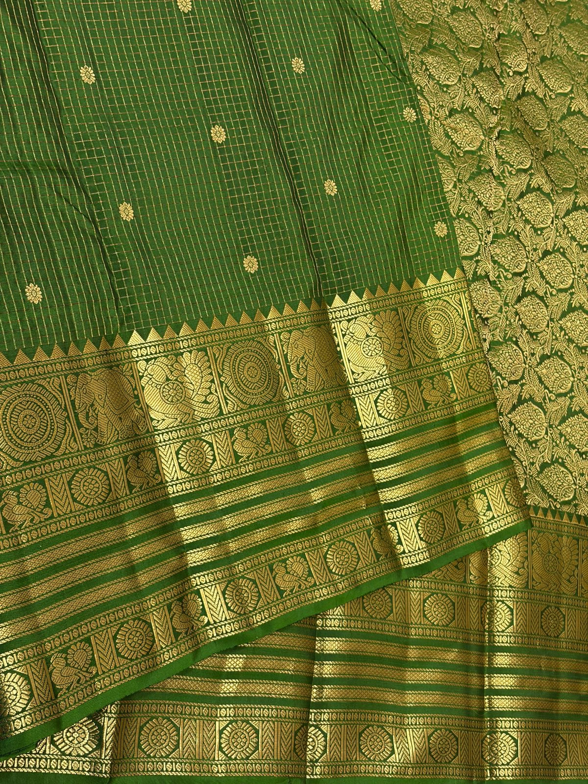Classic Spring Green 1gm Zari Vaira Oosi Kanchipuram Handloom Silk Saree SS26652