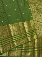 Load image into Gallery viewer, Classic Spring Green 1gm Zari Vaira Oosi Kanchipuram Handloom Silk Saree SS26652

