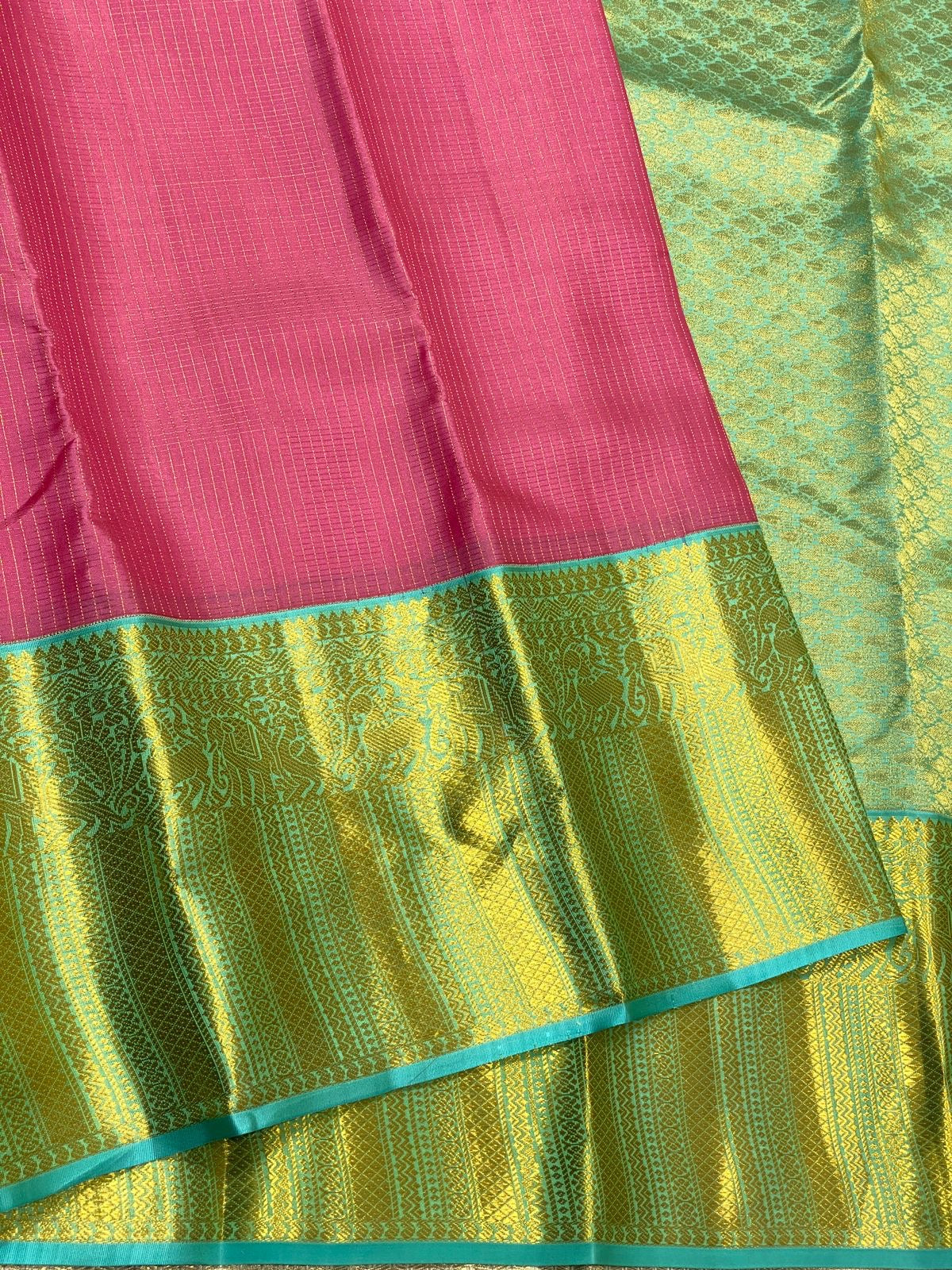 Classic Creamy Rose & Ice Blue 1gm Zari Vaira Oosi Checks Elegance Kanchipuram Handloom Silk Saree SS25498