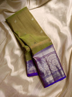 Load image into Gallery viewer, Classic Fern Green &amp; Lavender Elegance Kanchipuram Handloom Silk Saree SS24539
