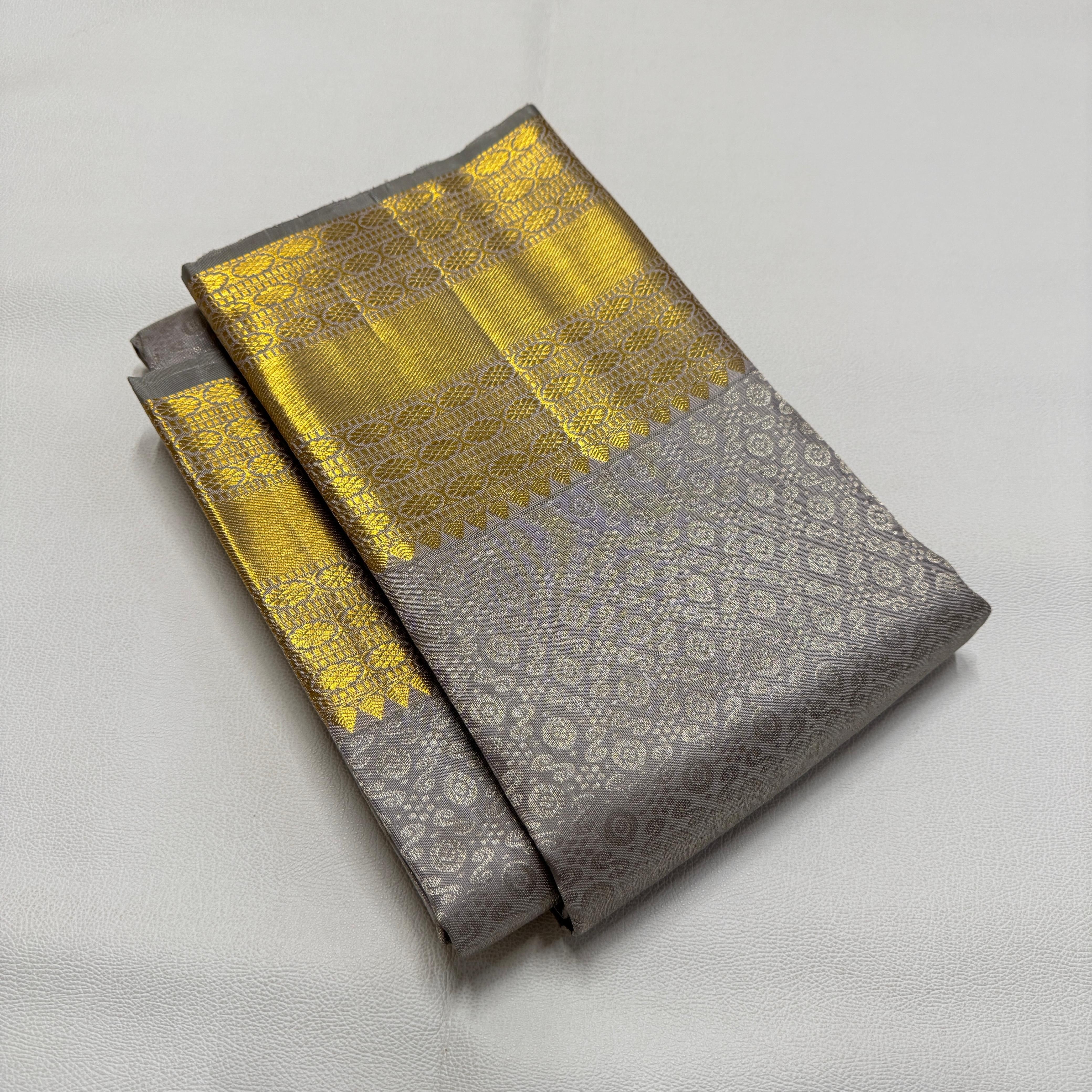 Classic Pastel Grey Korvai Zari 1gm Zari Bridal Elegance Kanchipuram Handloom Silk Saree SS26059