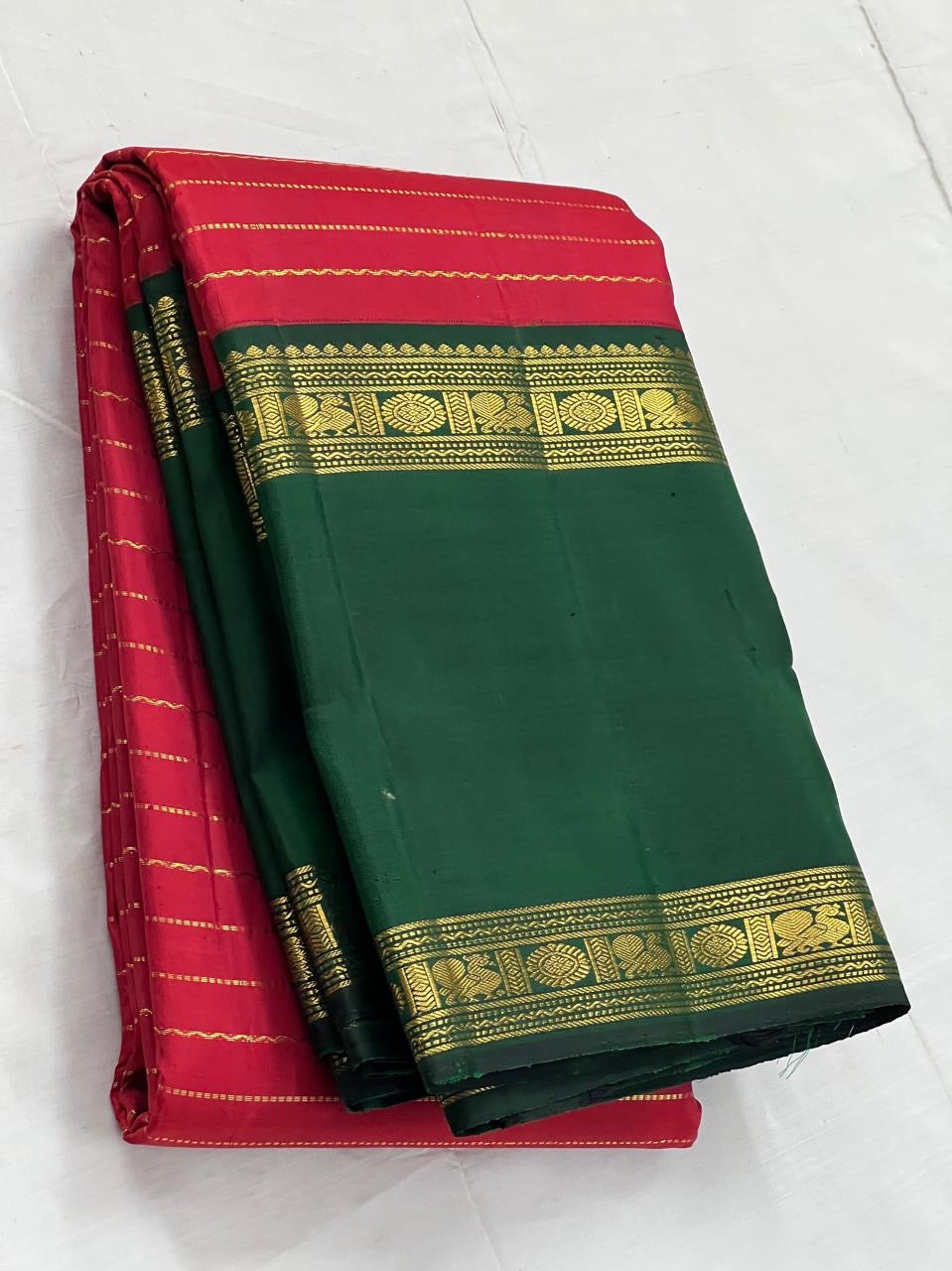 Classic Tomato Red & Deep Green 2gm Zari Elegance Kanchipuram Handloom Silk Saree SS25238