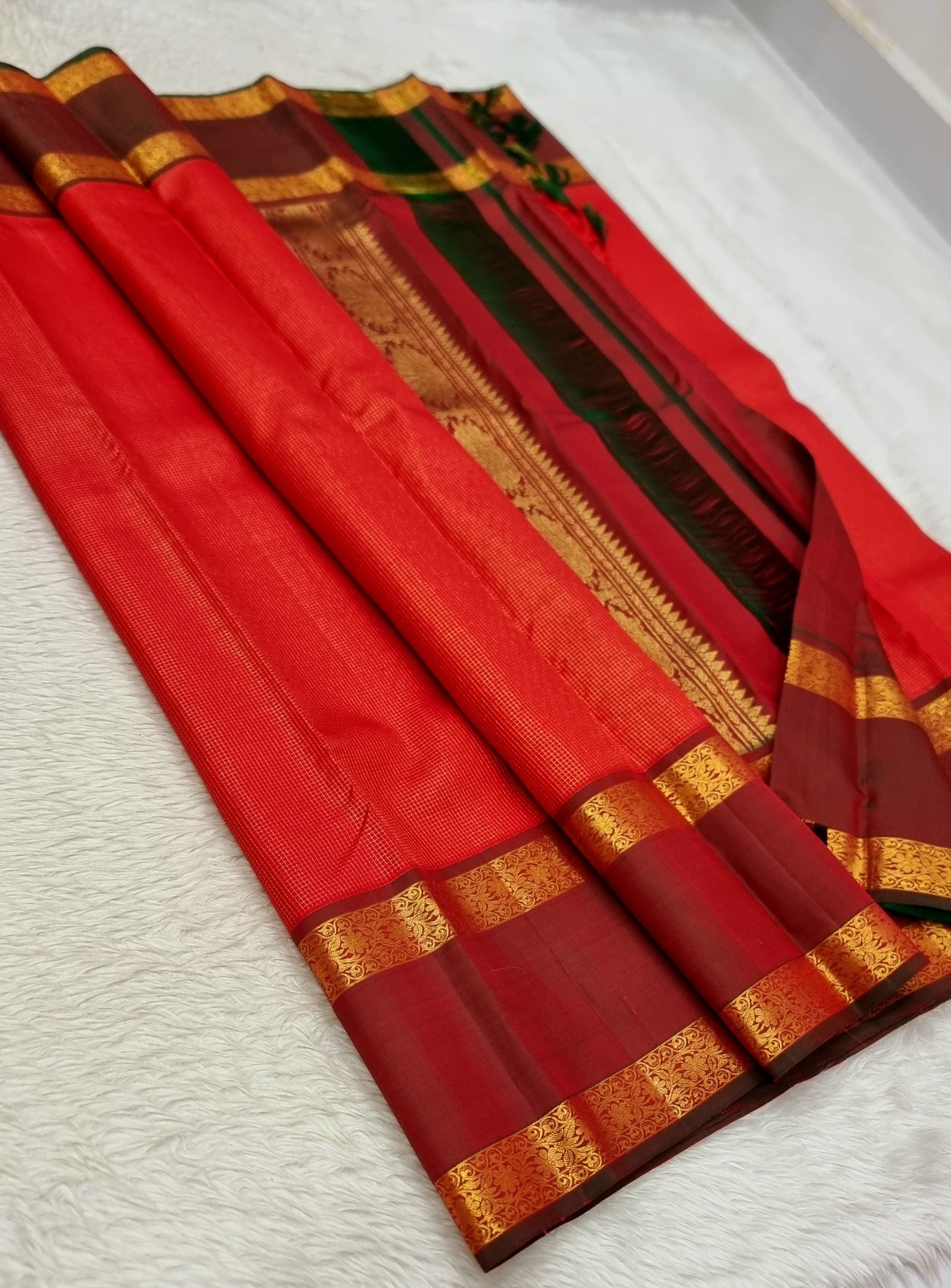 Classic Scarlet Red 2gm Zari Kanchipuram Handloom Silk Saree SS25799