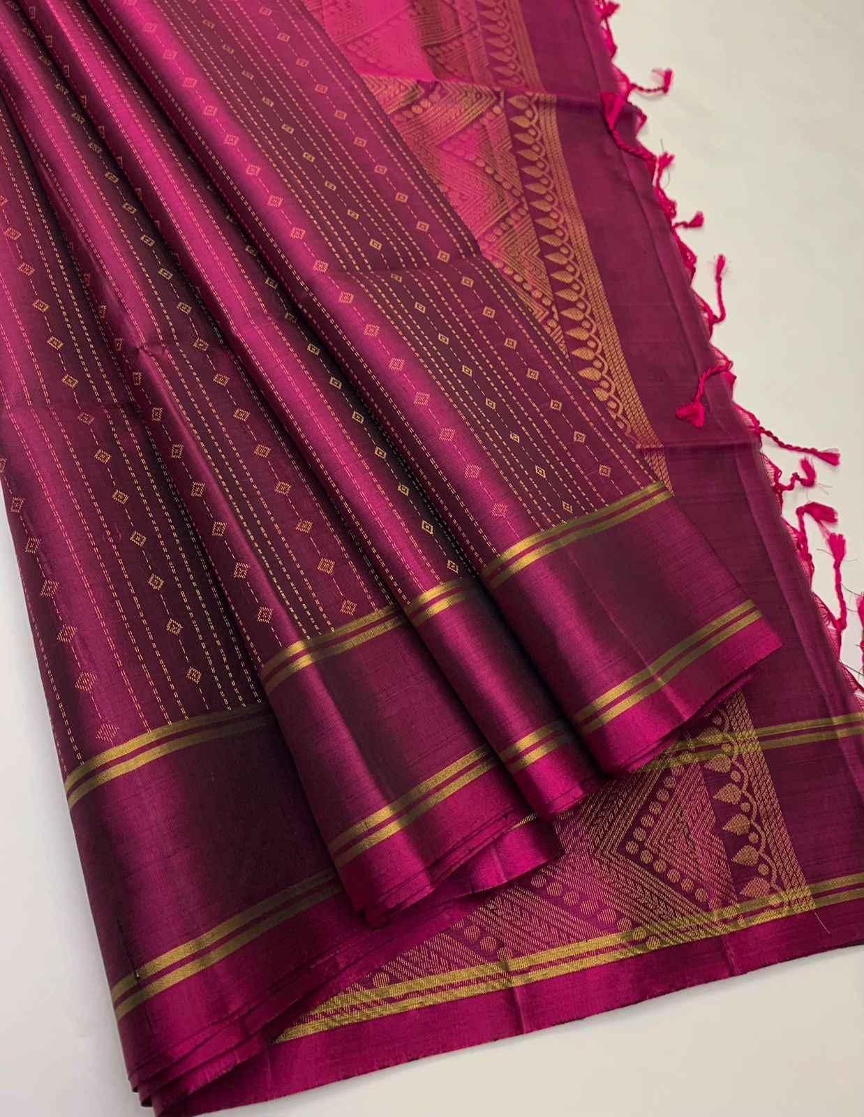 Classic Dark Wine Red Elegance Handloom Soft Silk Saree SS25652