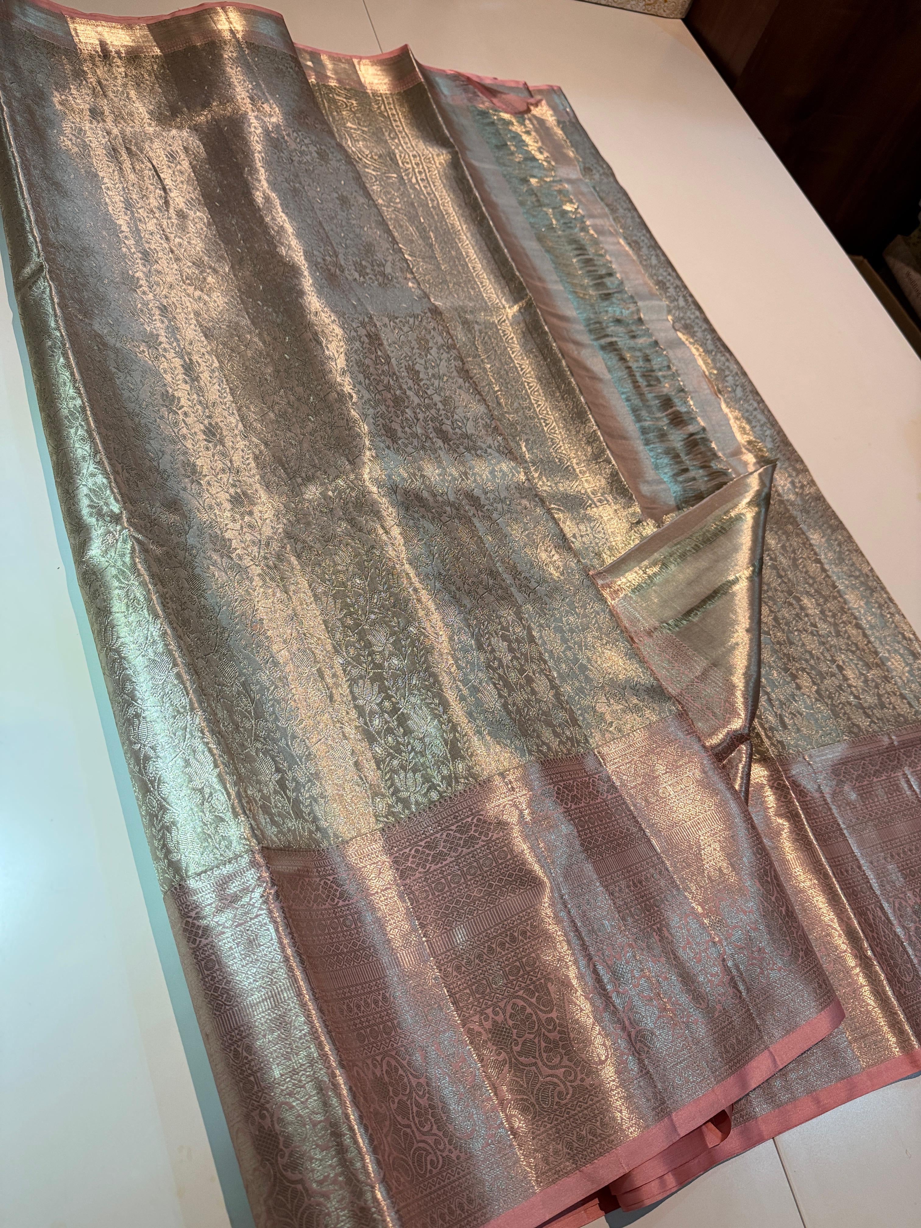 Classic Silver & Pink Bridal Elegance Kanchipuram Handloom Silk Saree SS26294