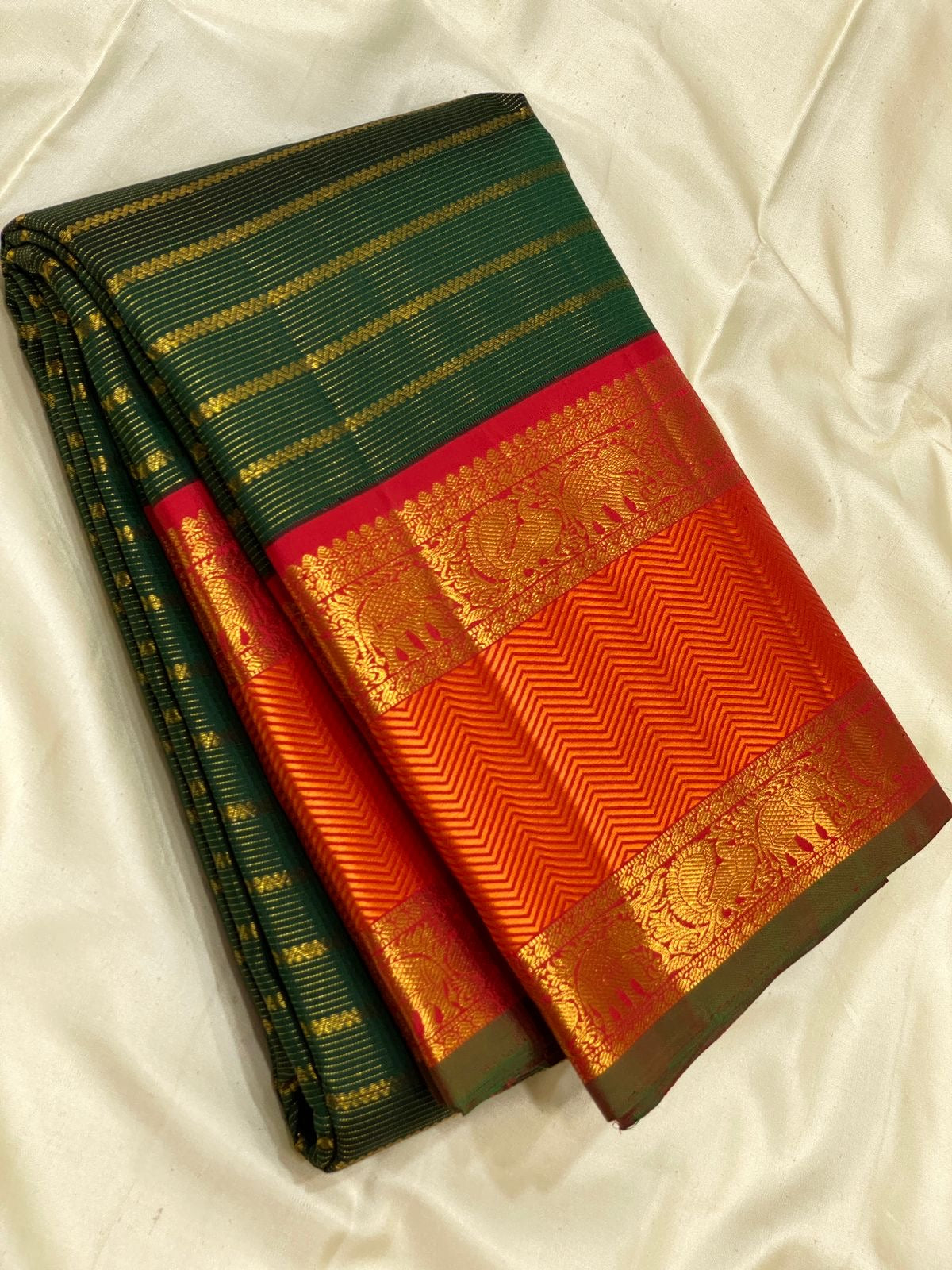 Classic Green & Orange 3gm Zari Vaira Oosi Beldari Design Elegance Kanchipuram Handloom Silk Saree SS24446