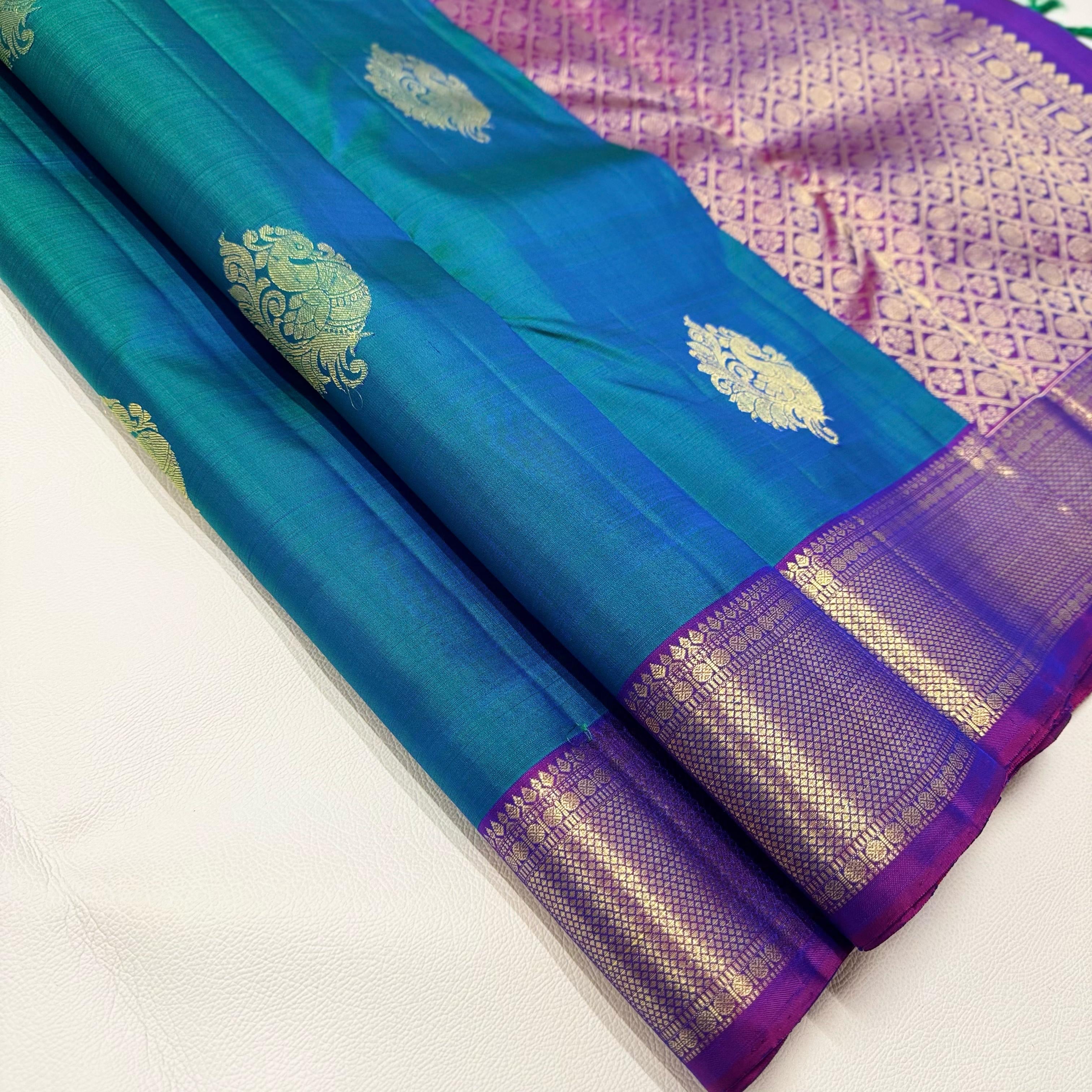 Classic Peacock Green & Wine Fuchsia 1gm Zari Elegance Kanchipuram Handloom Silk Saree SS24681