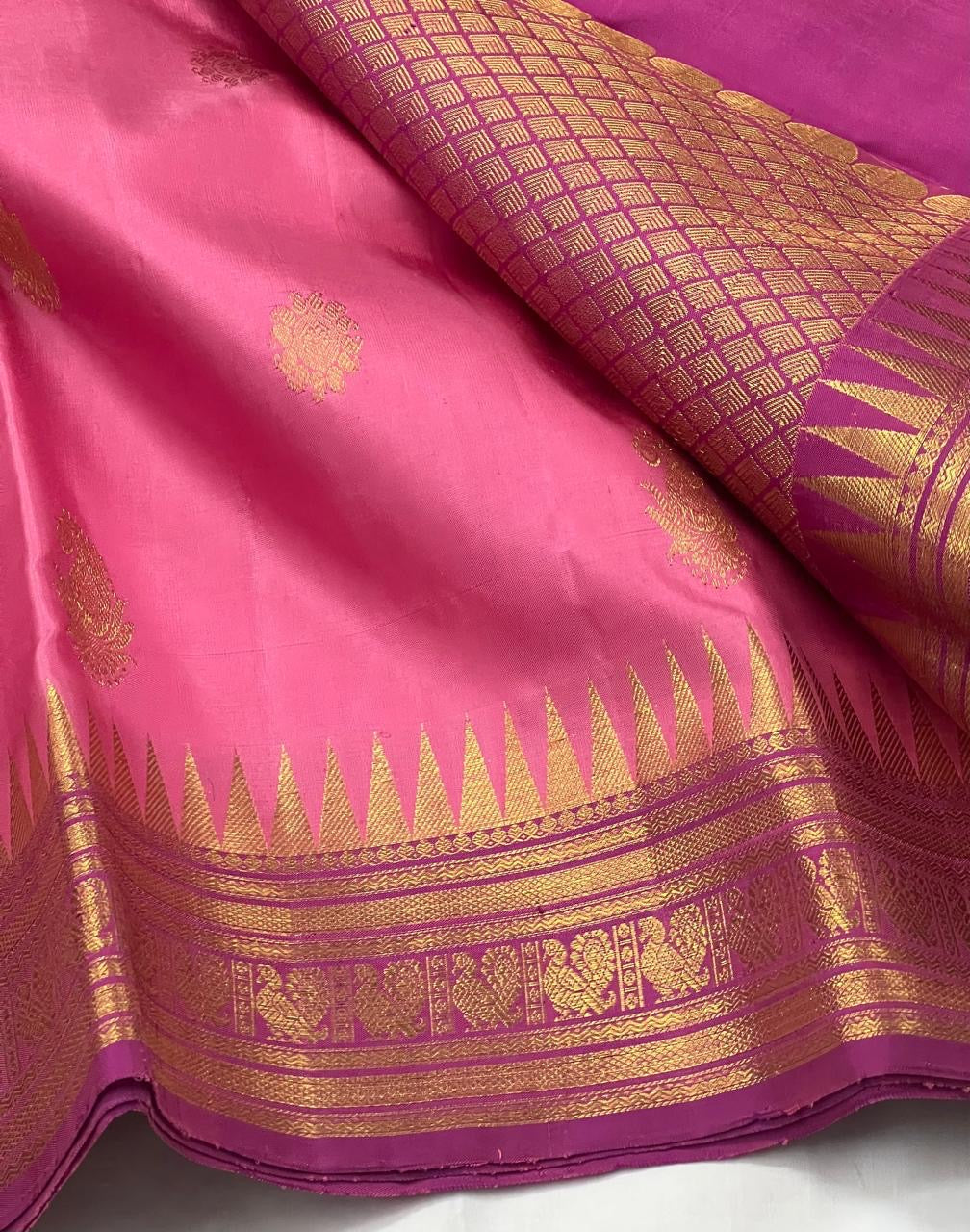Classic Creamy Pink & Fuchsia 2gm Zari Kanchipuram Handloom Silk Saree SS25776