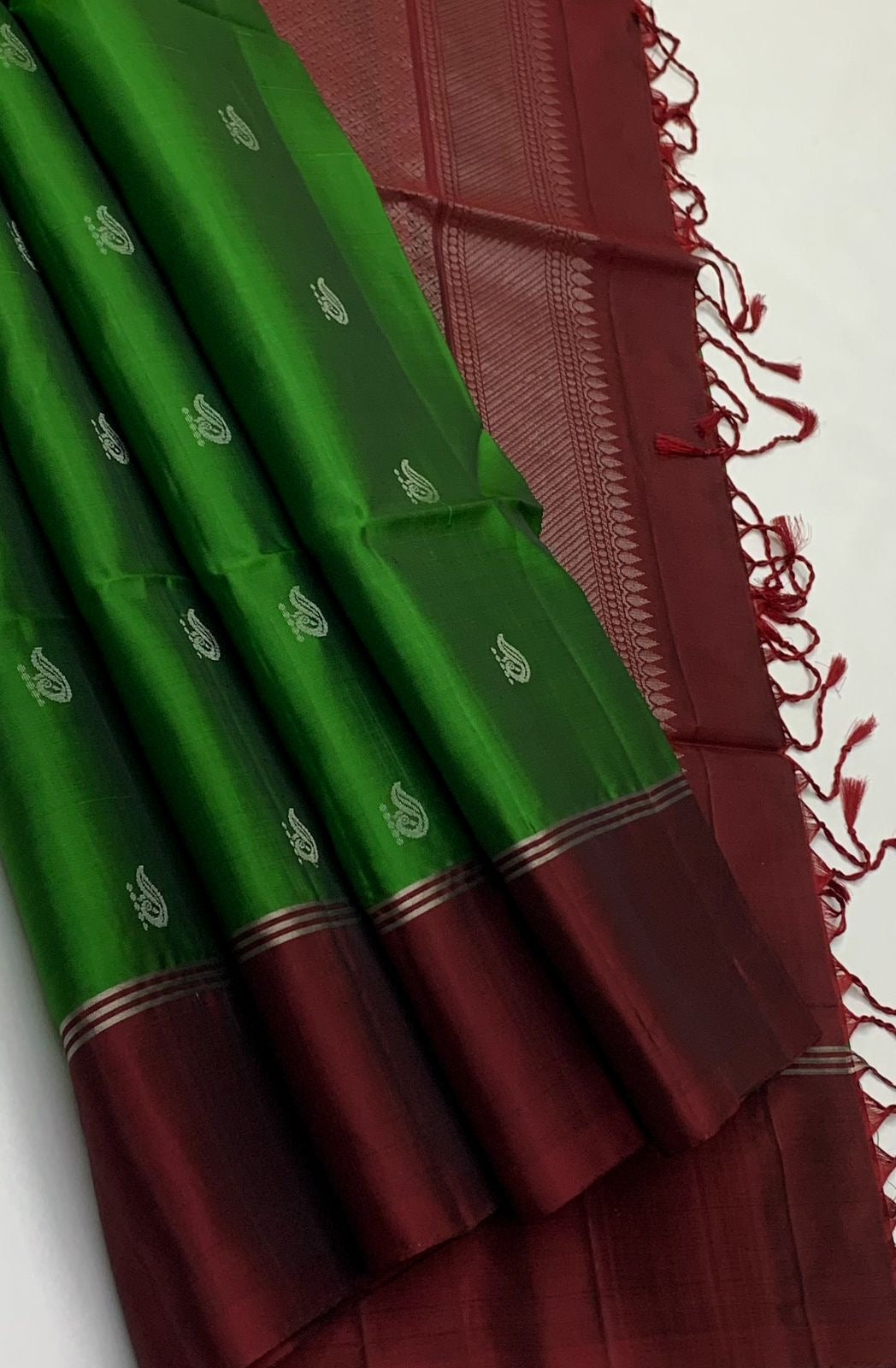 Classic Forest Green & Sangria Red Elegance Handloom Soft Silk Saree SS23270