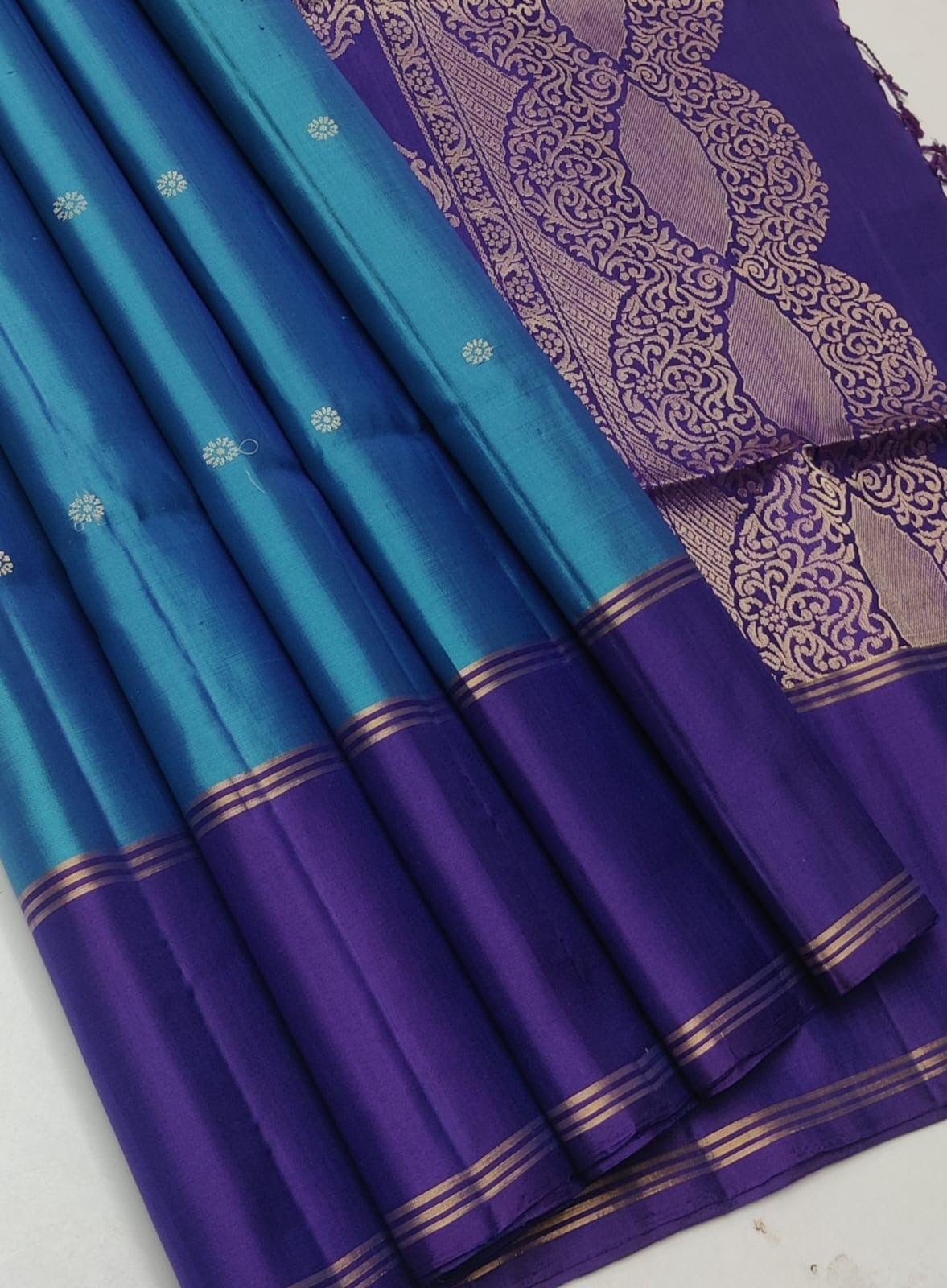 Classic Blue & Violet Double Warp Elegance Handloom Soft Silk Saree SS23496