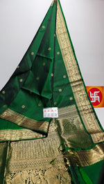 Load image into Gallery viewer, Classic Kelly Green Gold &amp; Silver Zari Double Warp Handloom Soft Silk Saree SS27850
