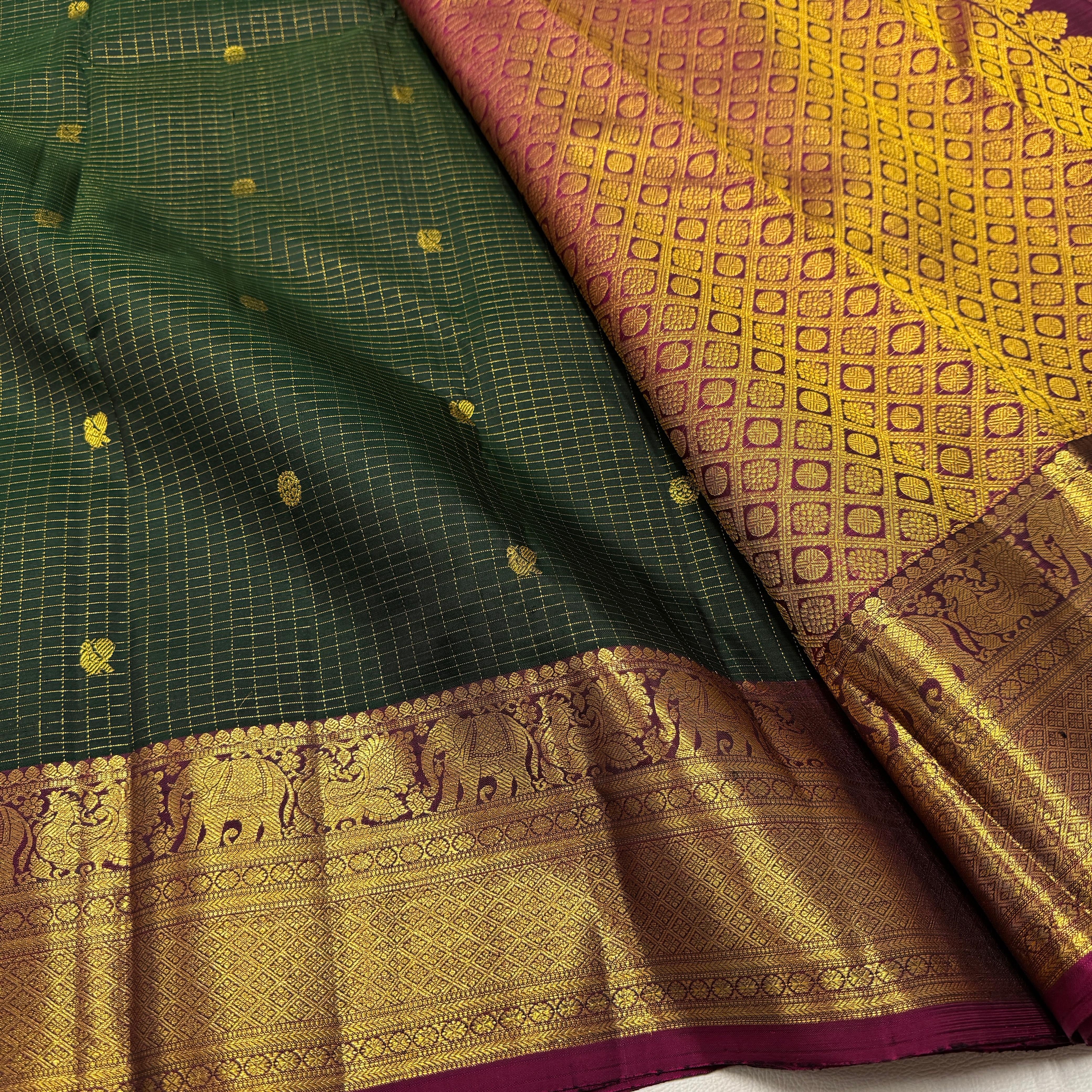 Classic Bottle Green & Deep Pink Vaira Oosi Kattam 2gm Zari Kanchipuram Handloom Silk Saree SS25937