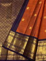 Load image into Gallery viewer, Classic Brick Red &amp; Navy Blue 2gm Zari Kanchipuram Handloom Silk Saree SS25549
