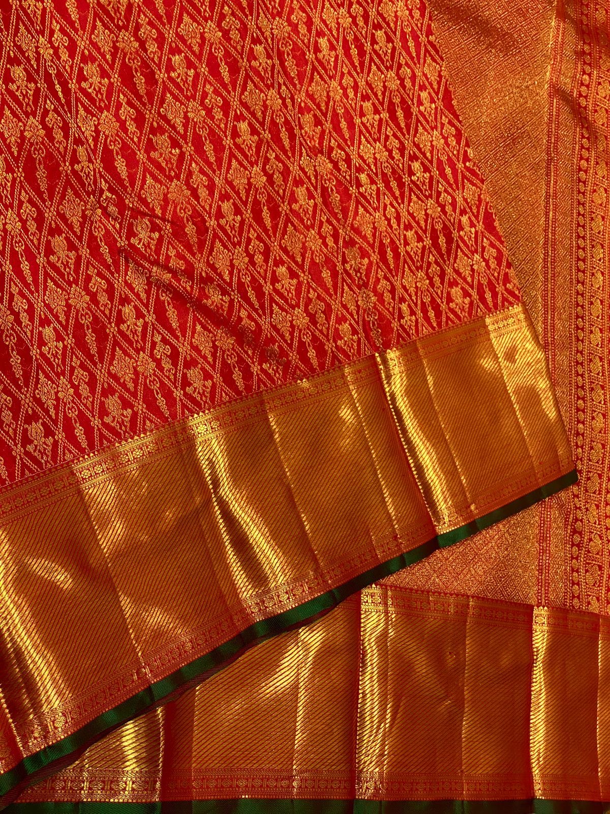 Classic Chilly Red & Green 2gm Zari Kanchipuram Handloom Silk Saree SS25612