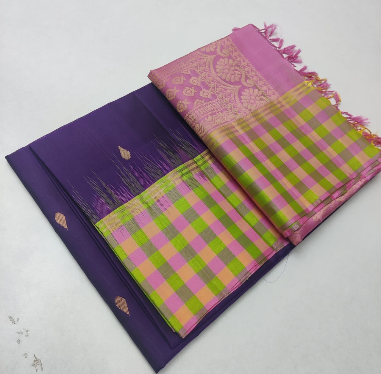 Classic Violet Indigo & Light Green 2gm Zari Elegance Handloom Soft Silk Saree SS24136