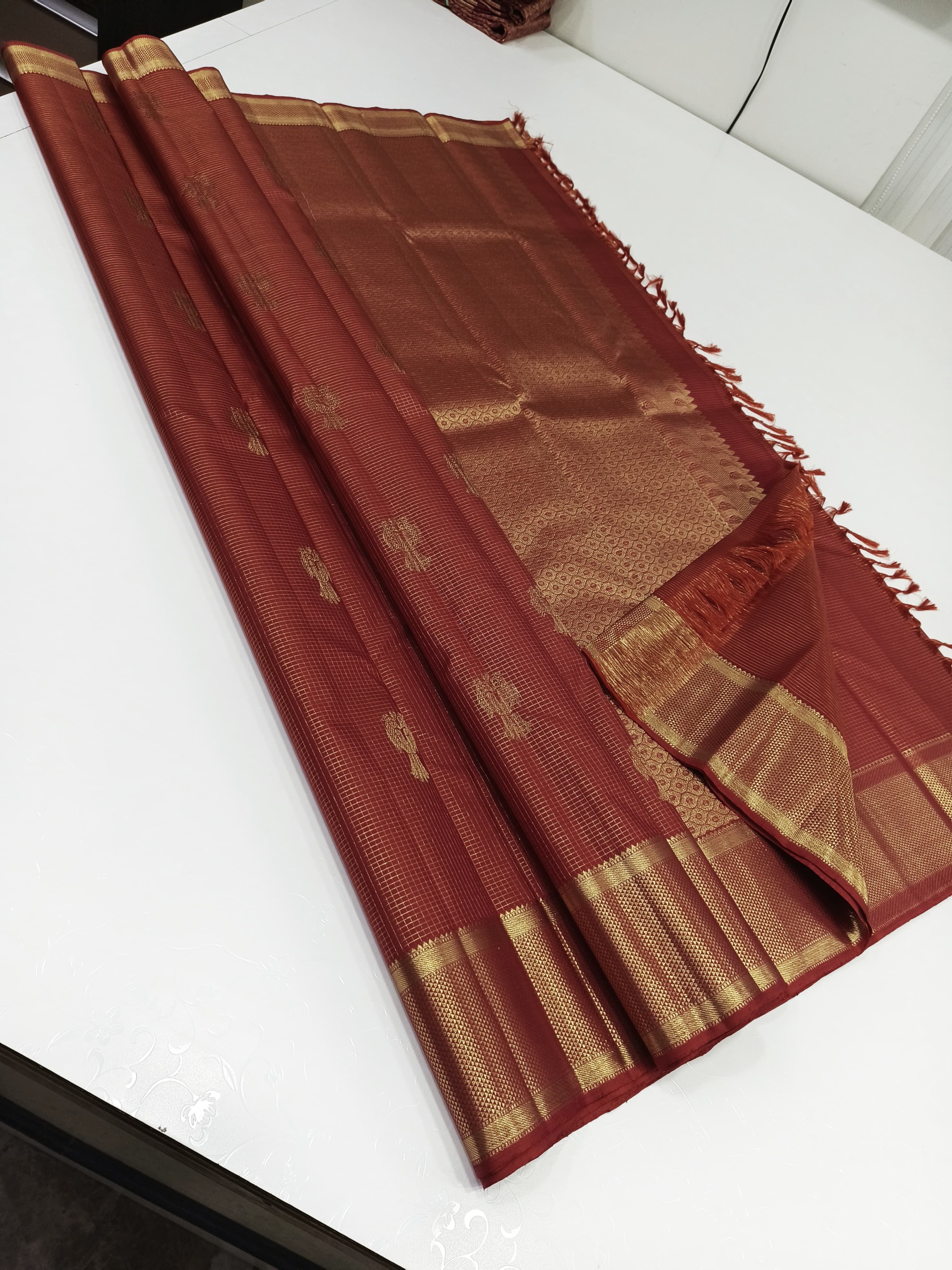 Classic Apricot Creamy Orange 2gm Zari Elegance Kanchipuram Handloom Silk Saree SS24316