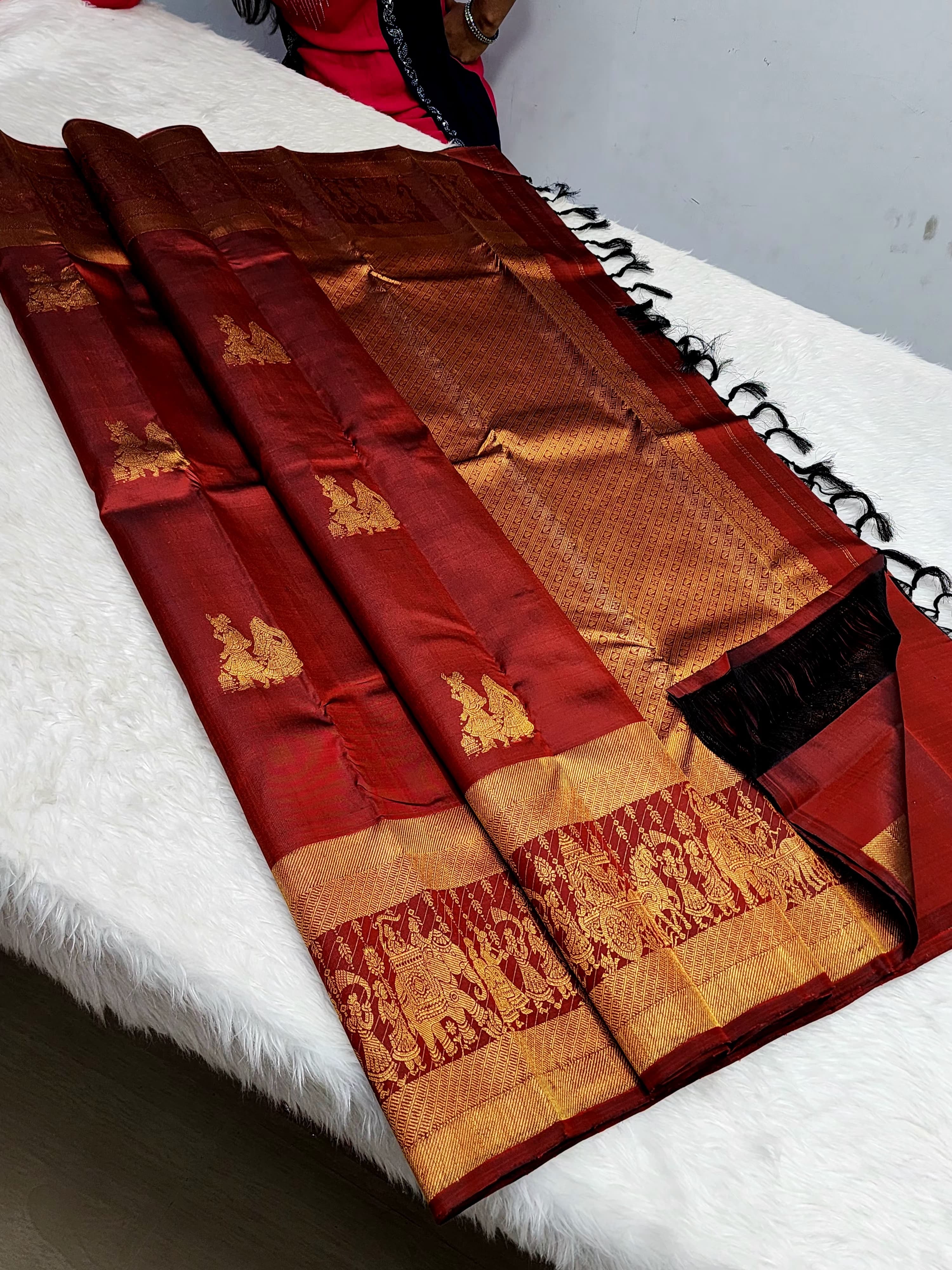 Classic Red 2gm Zari Elegance Kanchipuram Handloom Silk Saree SS24716