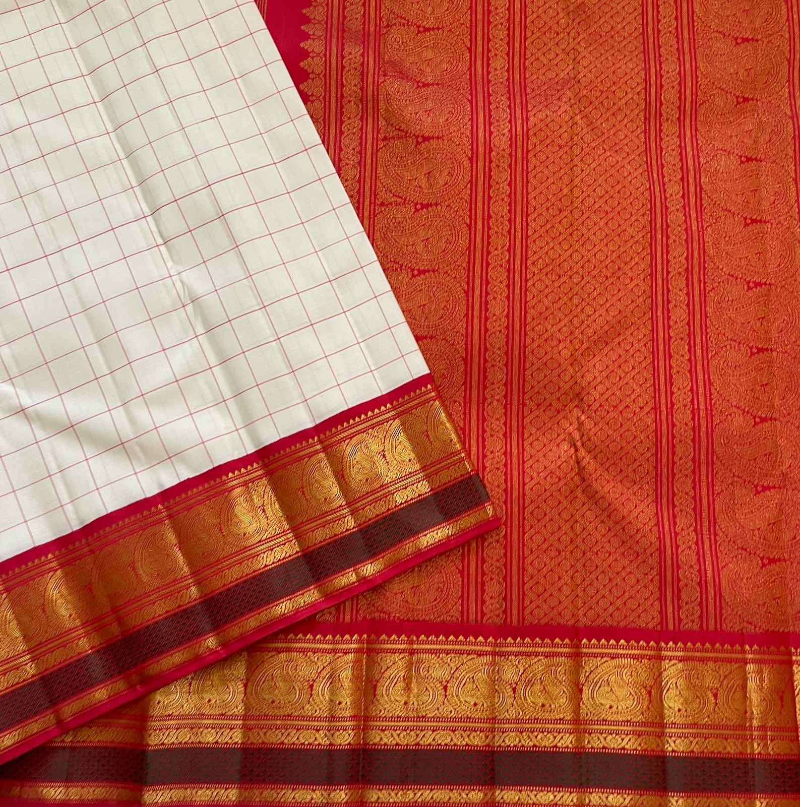 Classic Butter Cream & Chilli Red 1gm Zari Korvai Elegance Kanchipuram Handloom Silk Saree SS23665