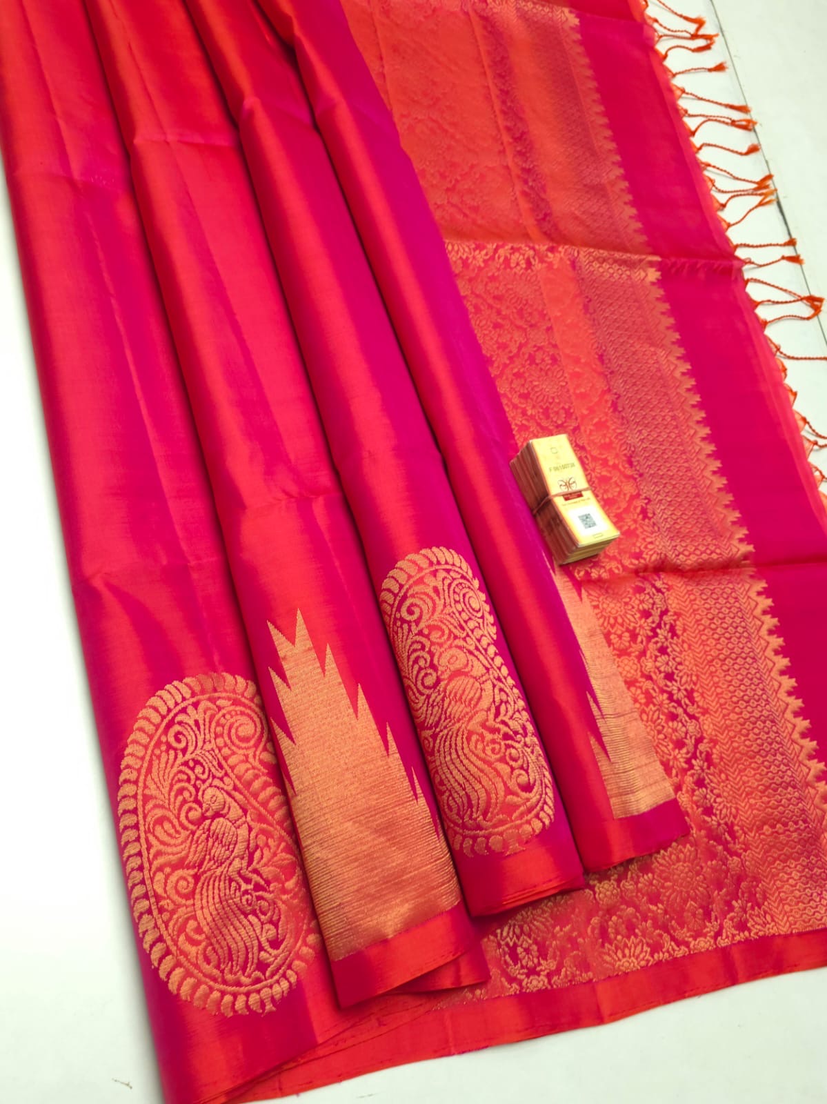 Classic Glow Rose Elegance Handloom Soft Silk Saree SS24265