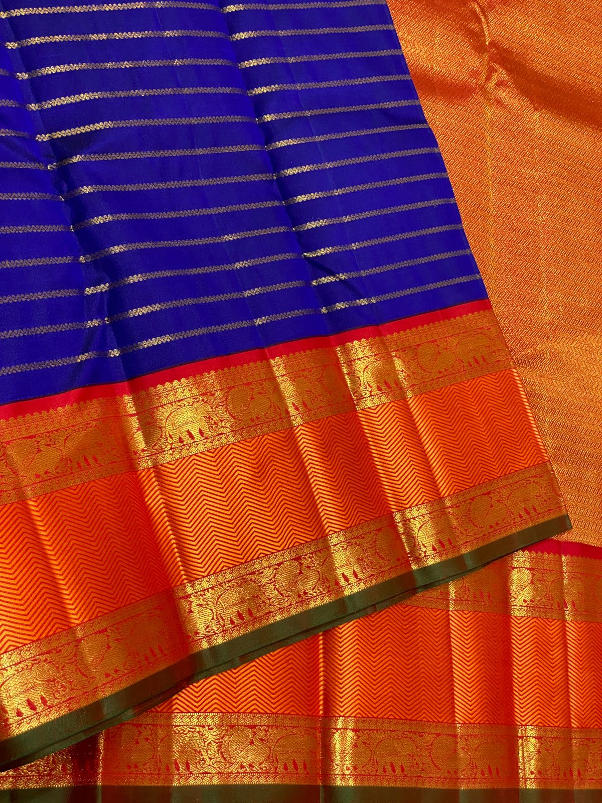 Classic Blue & Scarlet Red 3gm Zari Vaira Oosi Beldari Design Elegance Kanchipuram Handloom Silk Saree SS24443