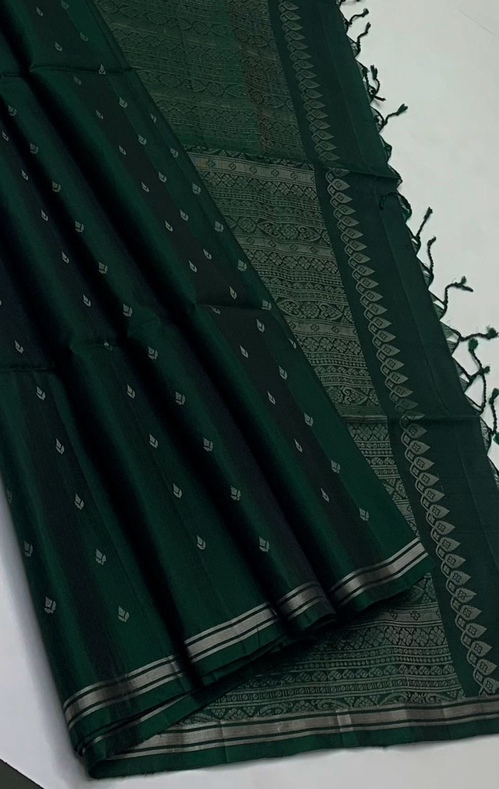 Classic Pine Green Elegance Handloom Soft Silk Saree SS24572