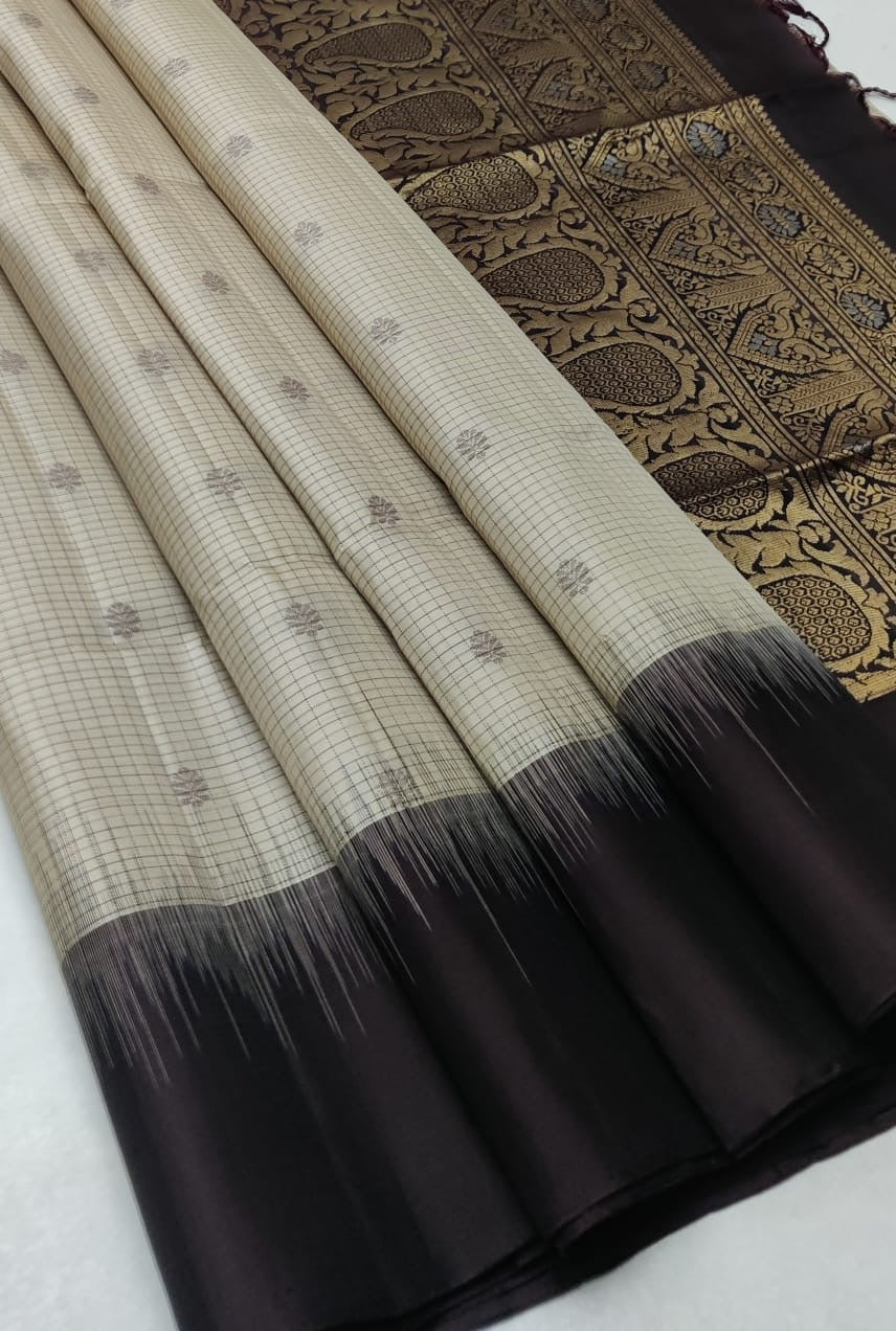 Classic Offwhite & Dark Coffee Brown Elegance Handloom Soft Silk Saree SS25246