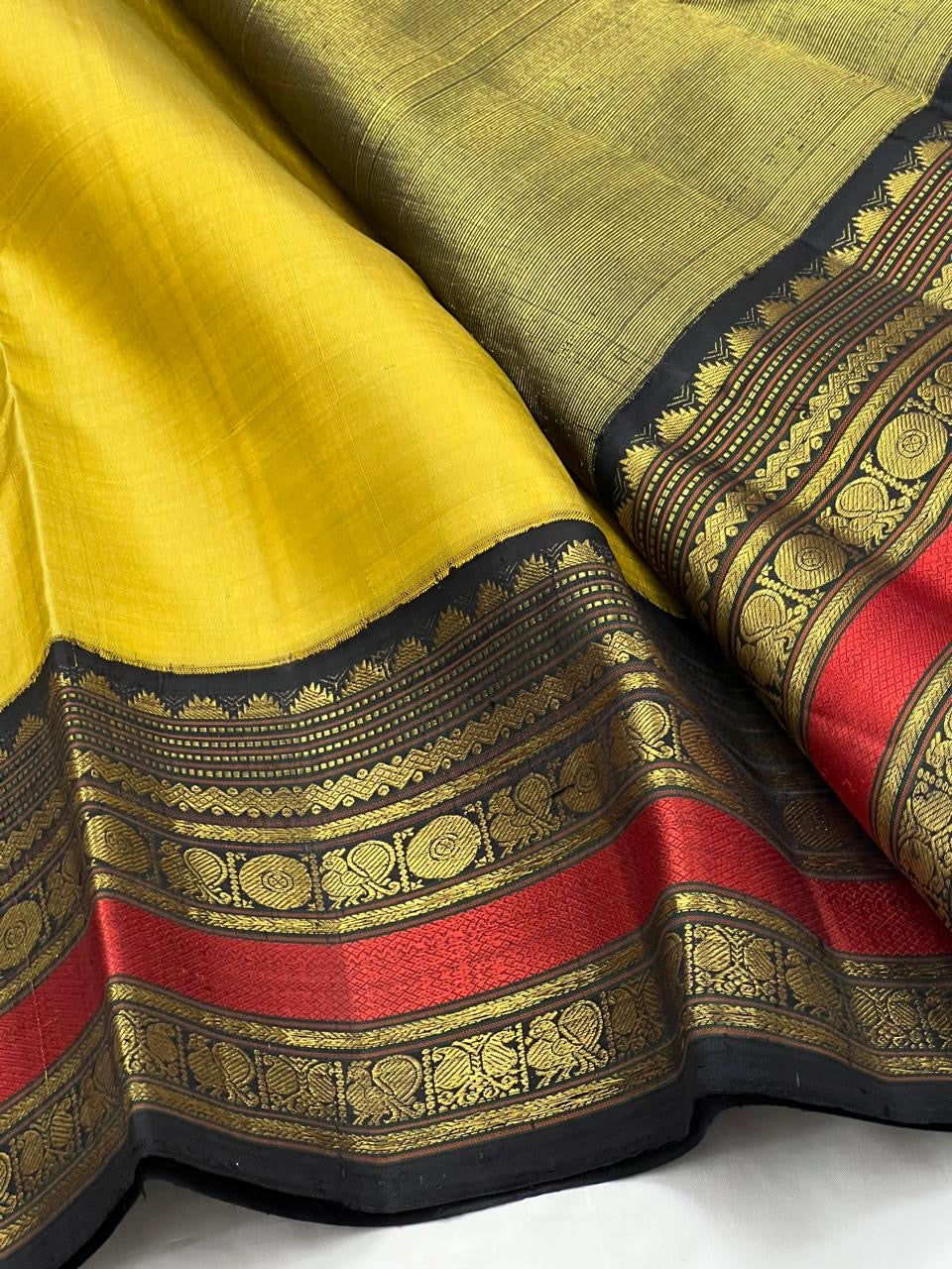 Classic Yellow & Black 2gm Zari Kanchipuram Handloom Silk Saree SS25630