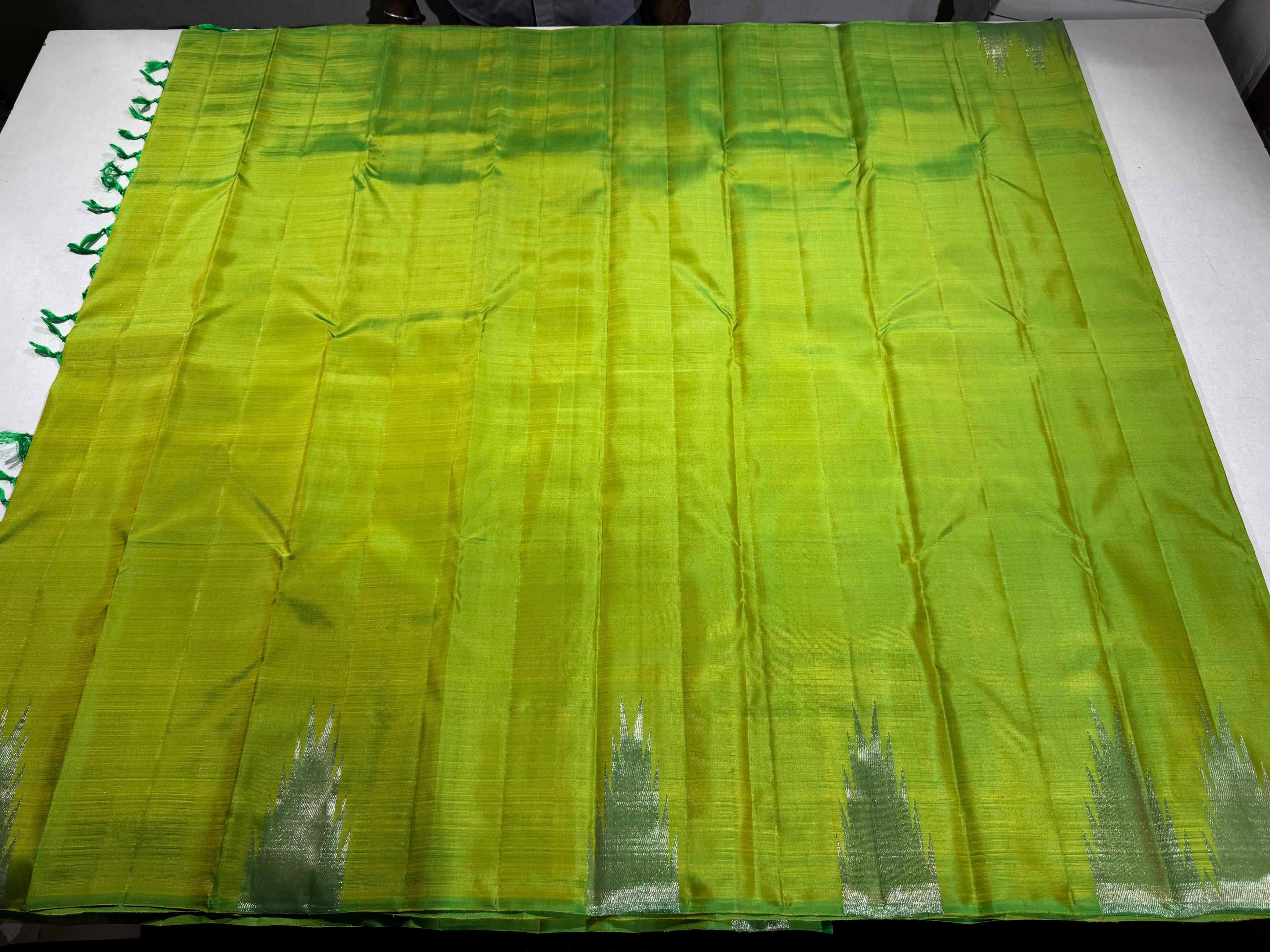 Classic Spring Green Thazhampoo Rake Temple Border Elegance Kanjivaram Handloom Silk Saree SS23467