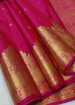 Load image into Gallery viewer, Classic Dark Pink Elegance Handloom Soft Silk Saree SS26490
