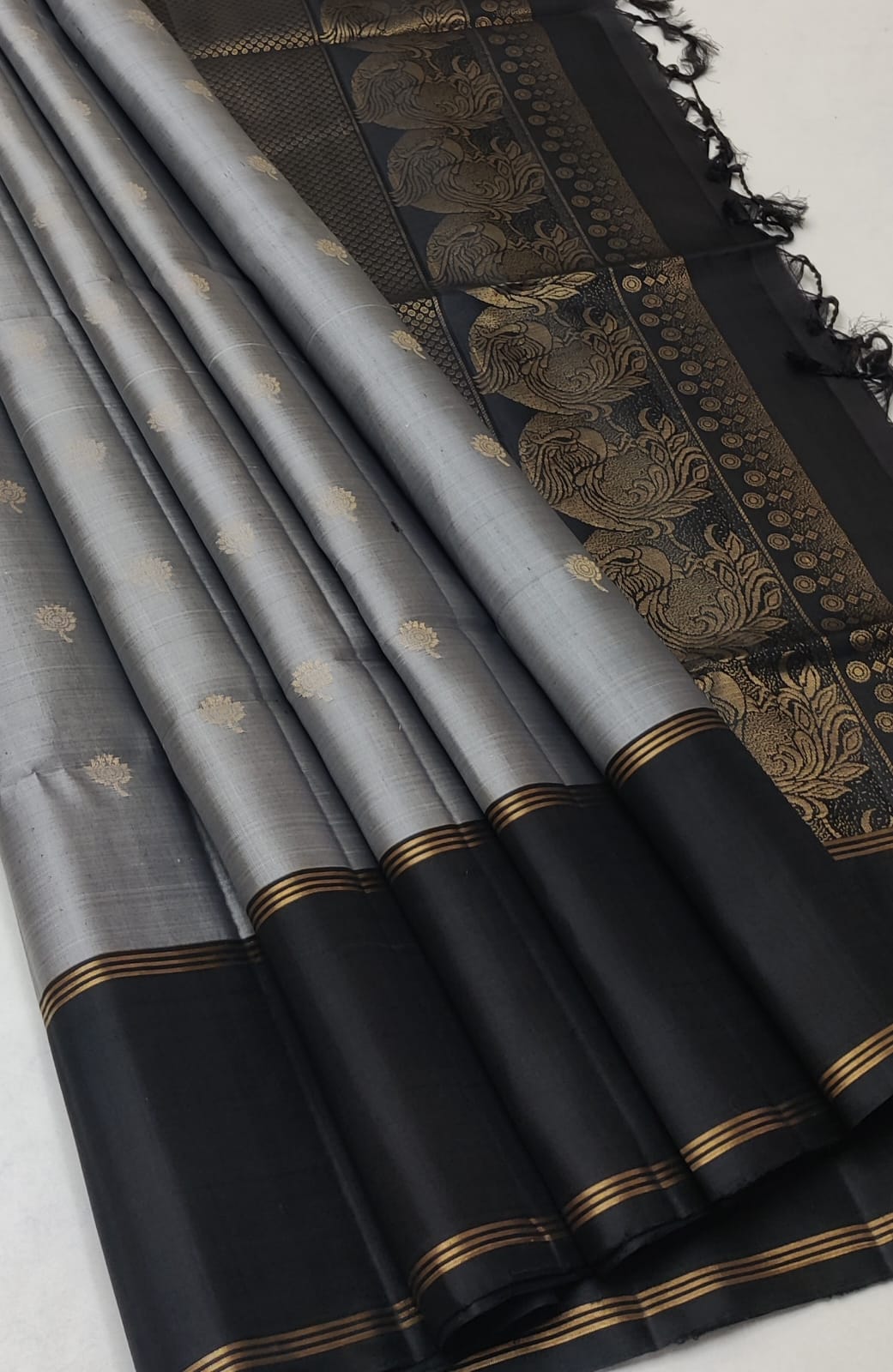 Classic Silver Grey & Black Double Warp Elegance Handloom Soft Silk Saree SS26676