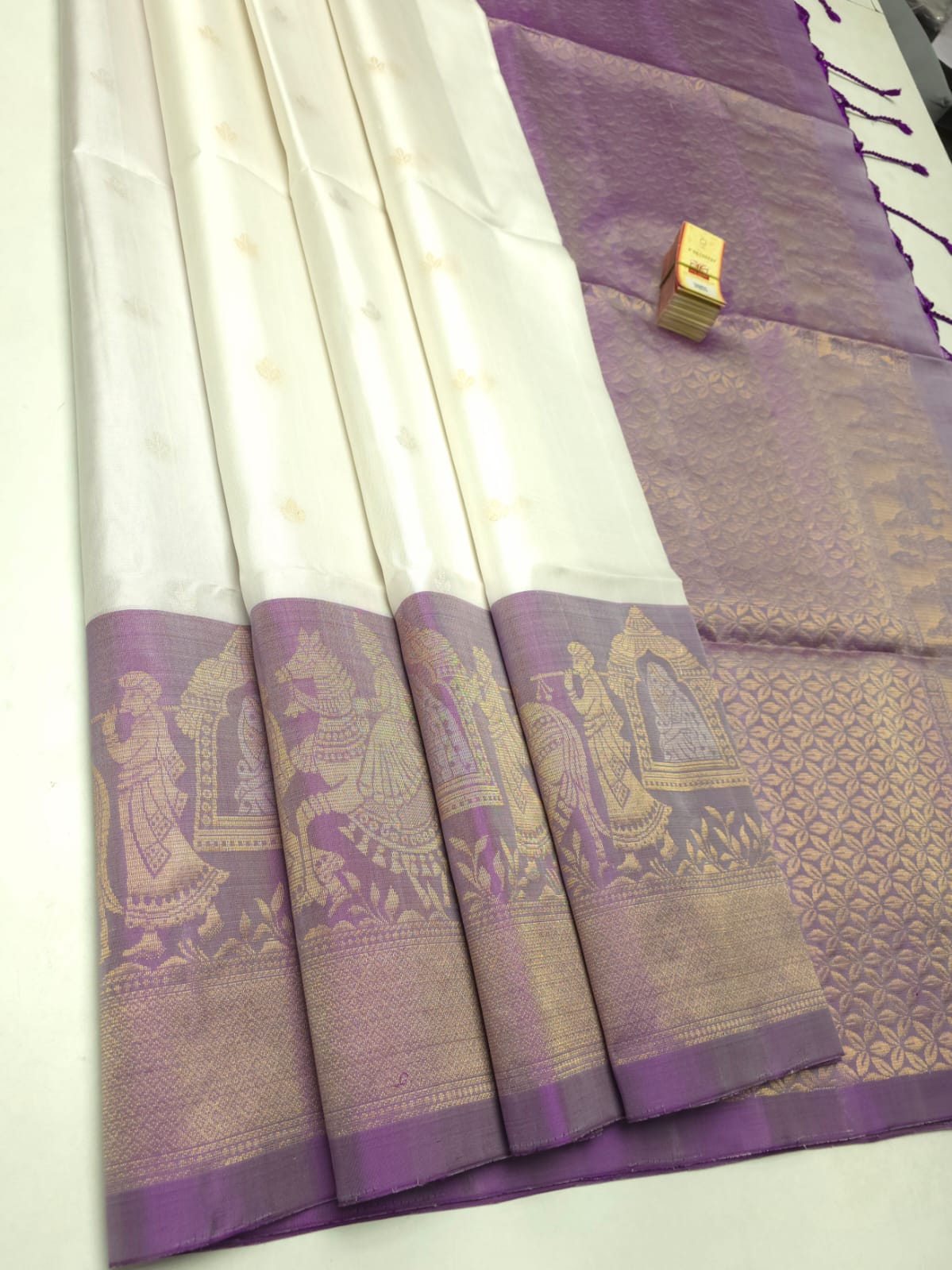 Classic Butter Cream & Mauve Elegance Handloom Soft Silk Saree SS26634