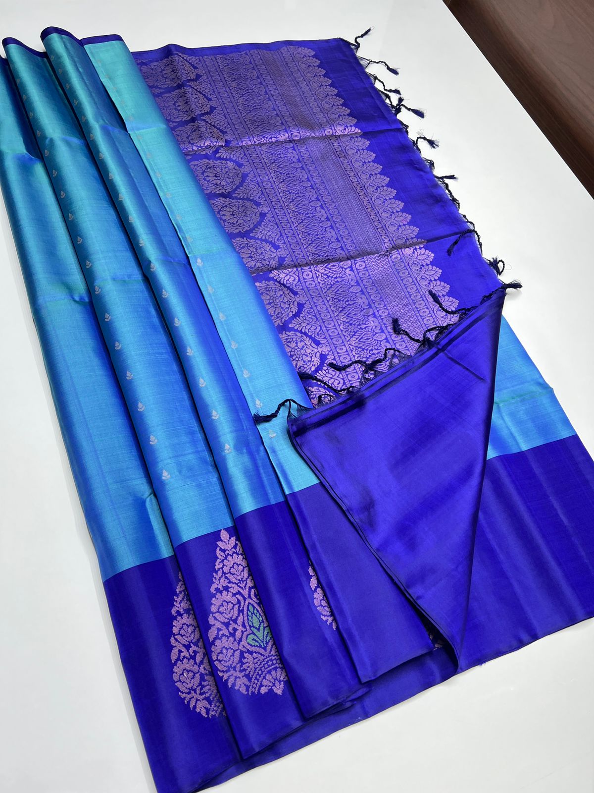 Classic Azure Blue & Navy Blue Elegance Handloom Soft Silk Saree SS26536