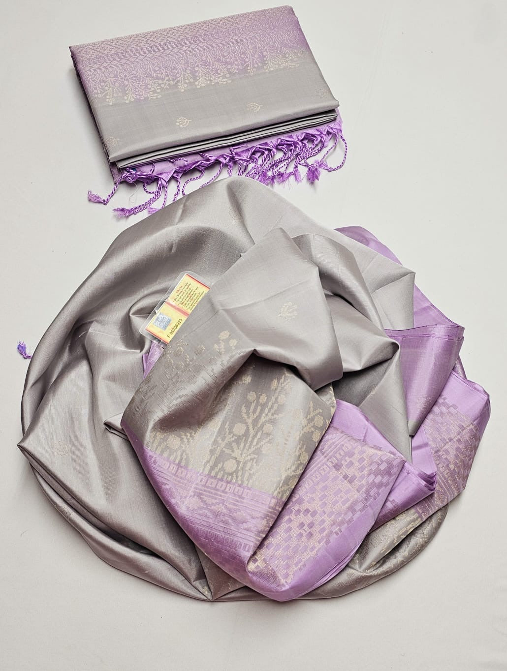 Pastel Grey & Lilac Elegance Handloom Soft Silk Saree SS24751